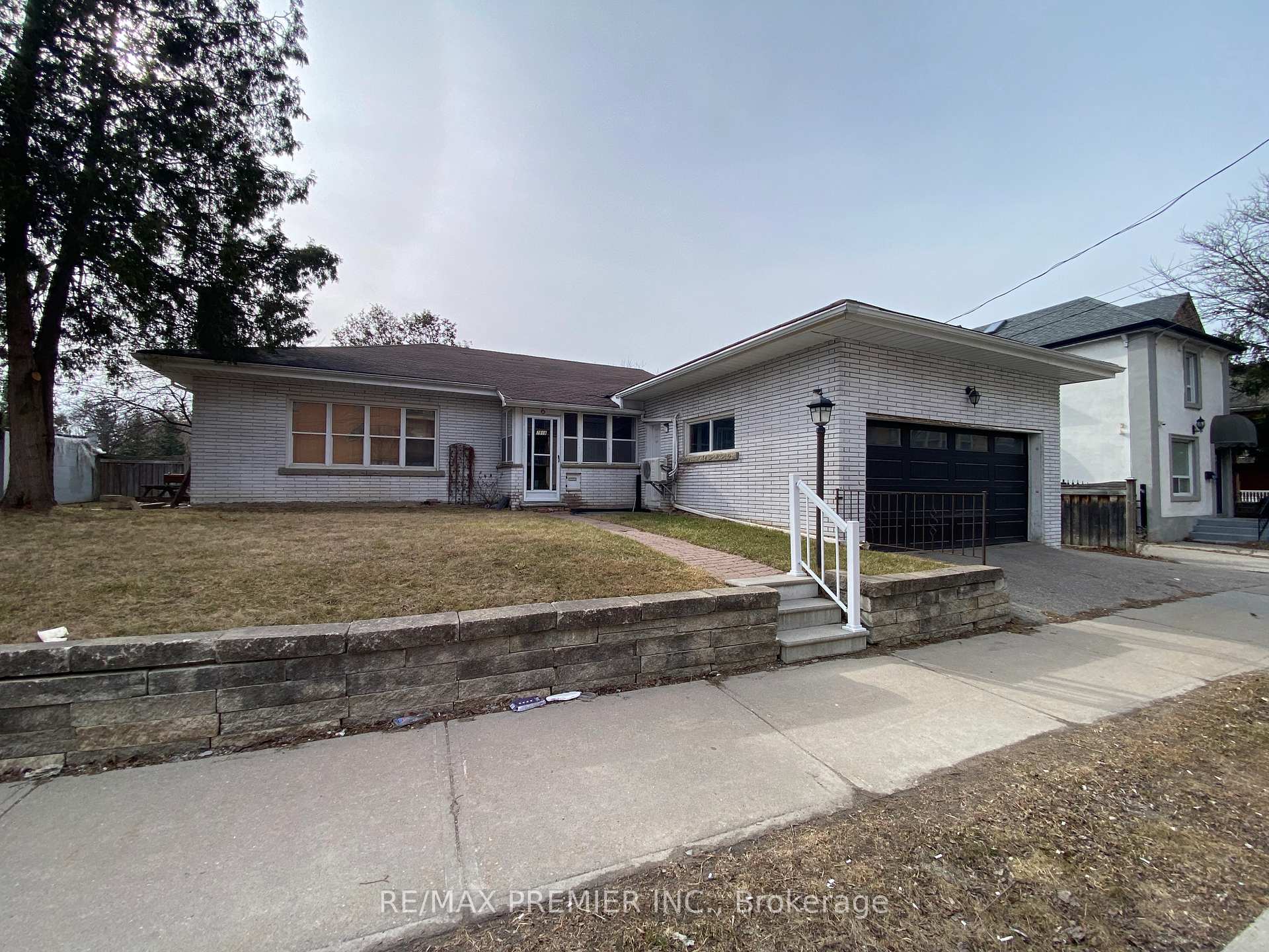 Photo 1 of Unit Main Floor, 7918 Kipling Avenue, Vaughan, West Woodbridge — HOMEH