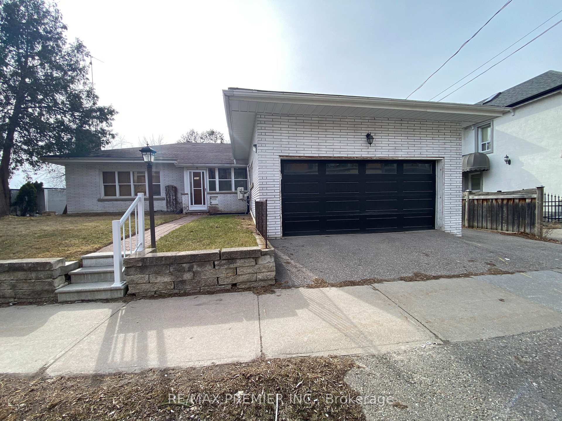 Photo 7 of Unit Main Floor, 7918 Kipling Avenue, Vaughan, West Woodbridge — HOMEH