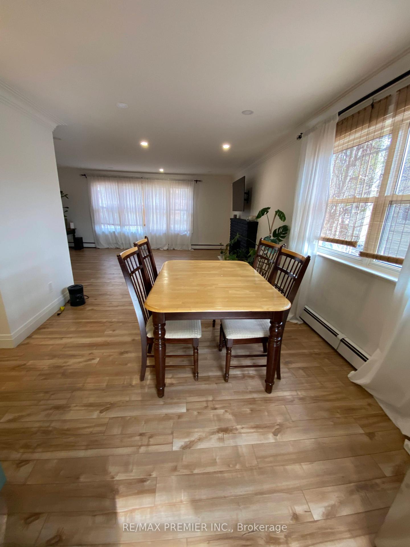 Photo 4 of Unit Main Floor, 7918 Kipling Avenue, Vaughan, West Woodbridge — HOMEH