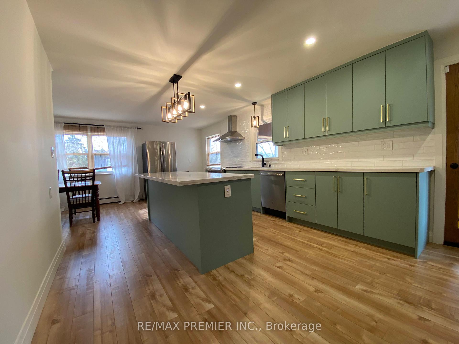 Photo 9 of Unit Main Floor, 7918 Kipling Avenue, Vaughan, West Woodbridge — HOMEH