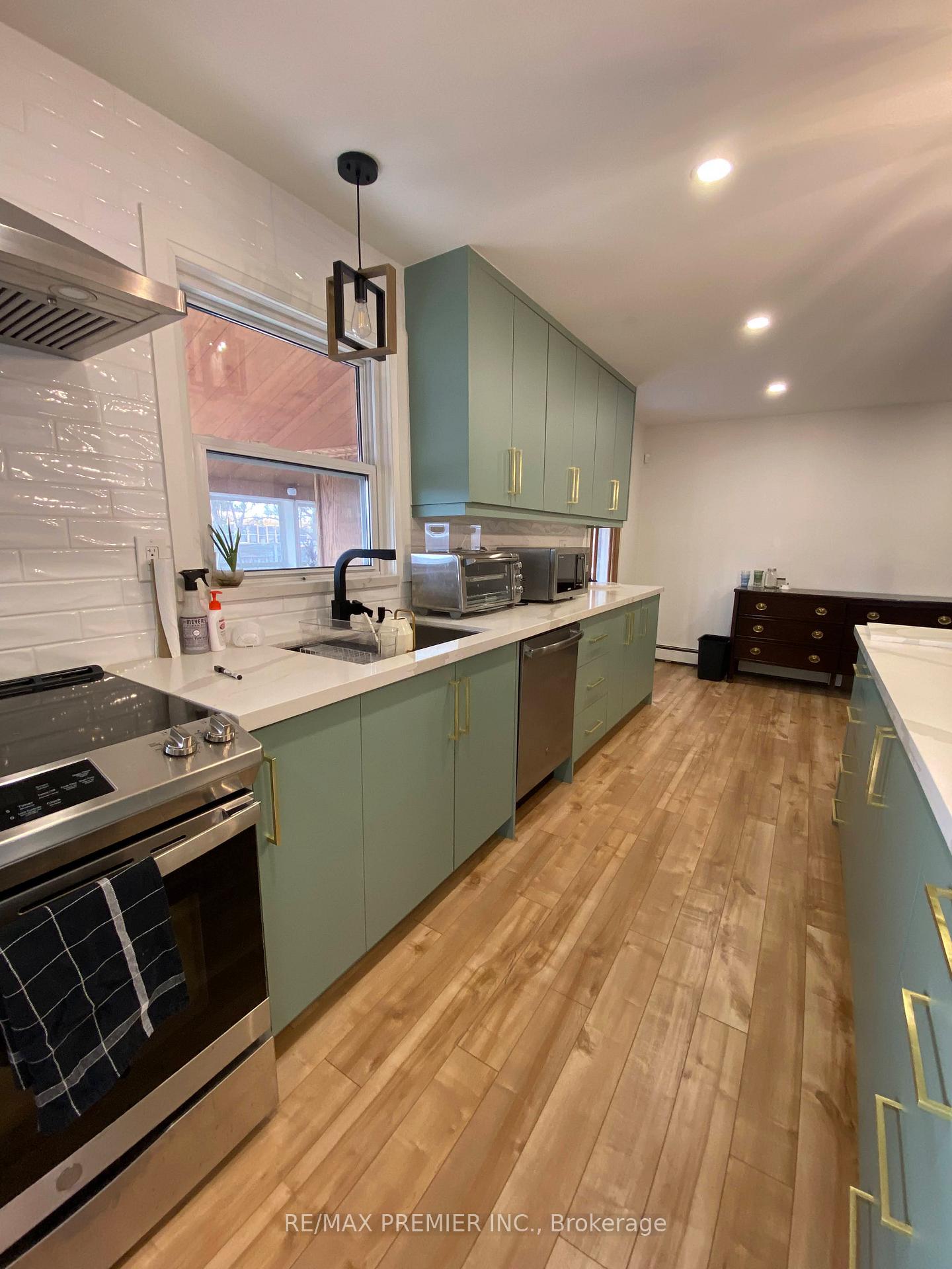Photo 13 of Unit Main Floor, 7918 Kipling Avenue, Vaughan, West Woodbridge — HOMEH