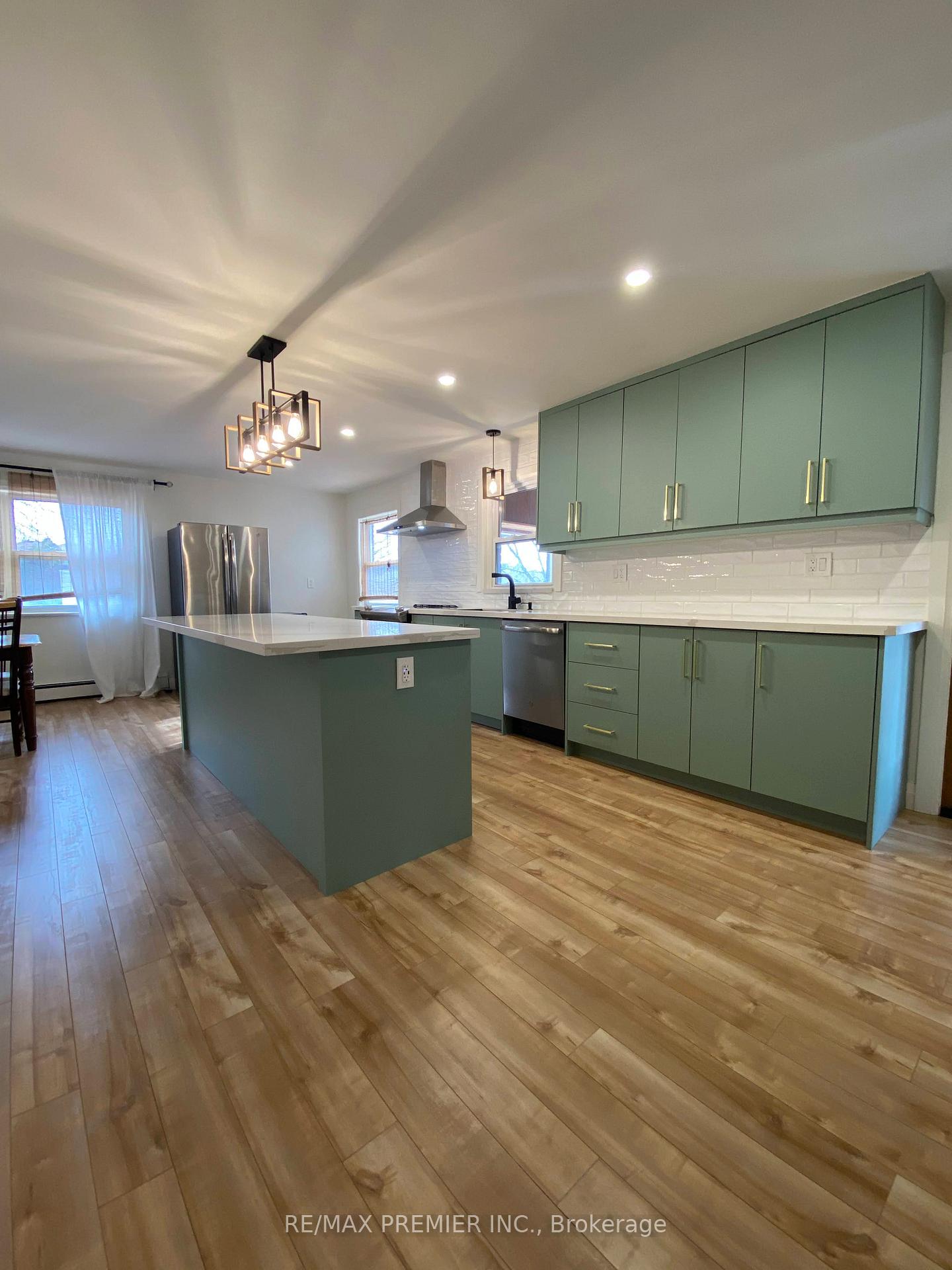 Photo 8 of Unit Main Floor, 7918 Kipling Avenue, Vaughan, West Woodbridge — HOMEH