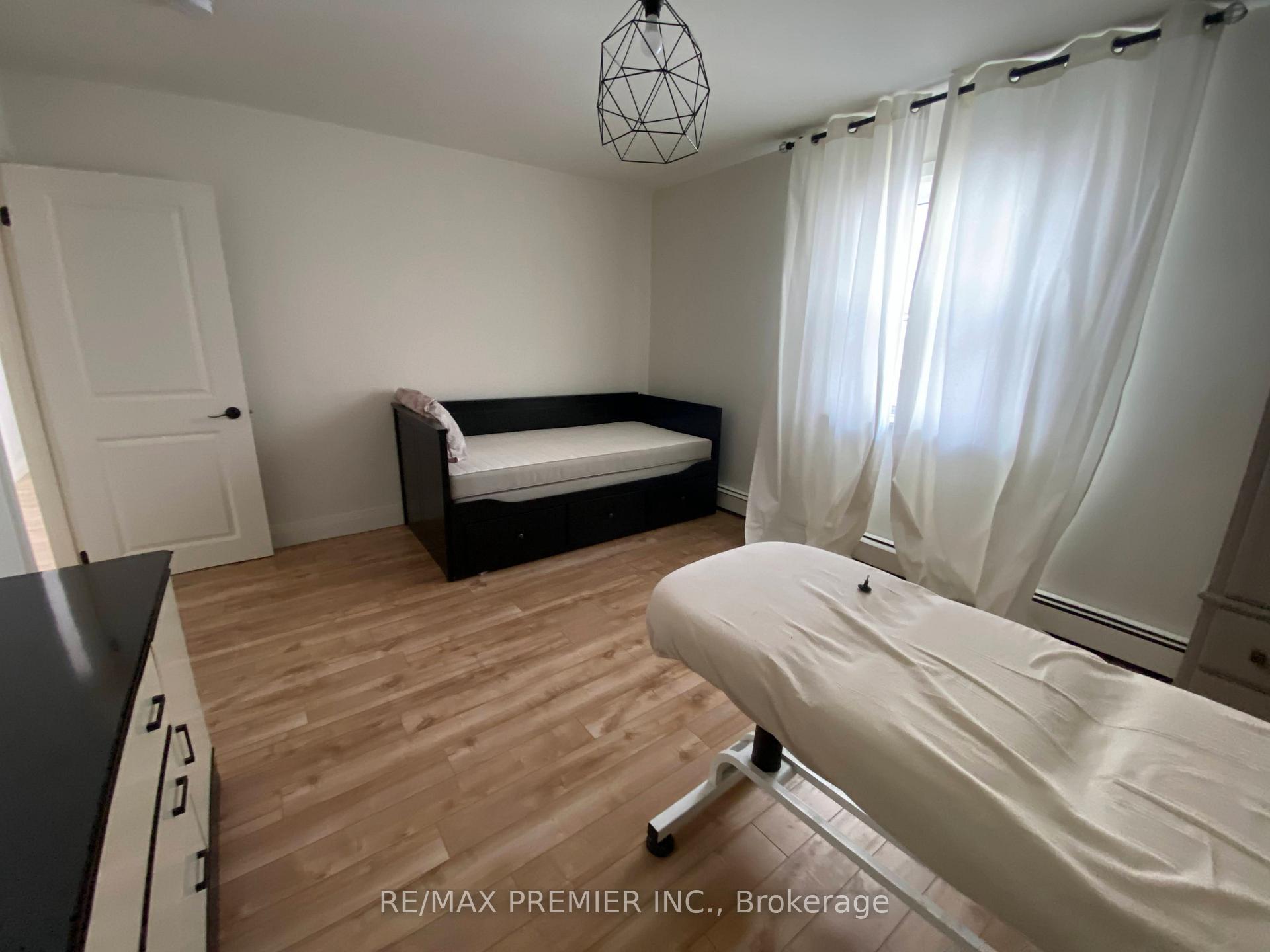 Photo 5 of Unit Main Floor, 7918 Kipling Avenue, Vaughan, West Woodbridge — HOMEH