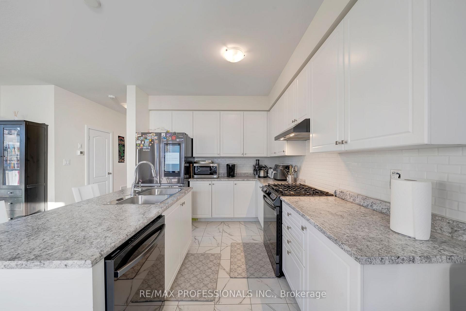 Photo 5 of 17 Santos Drive, Haldimand — HOMEH