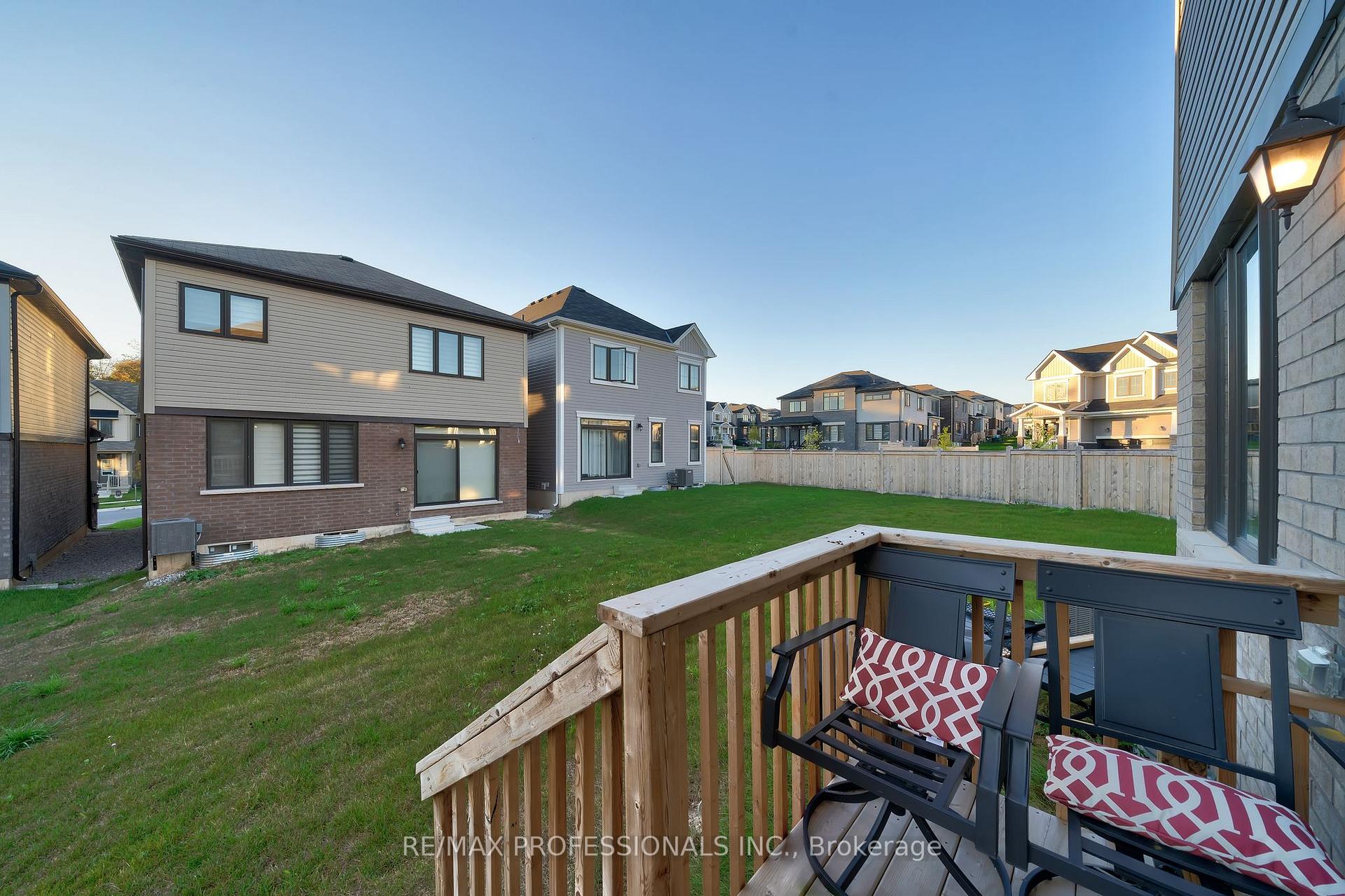 Photo 16 of 17 Santos Drive, Haldimand — HOMEH