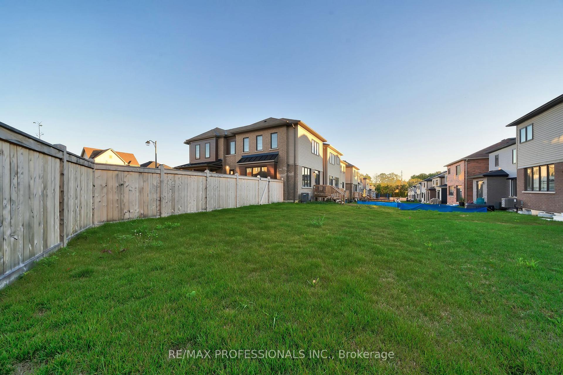 Photo 21 of 17 Santos Drive, Haldimand — HOMEH