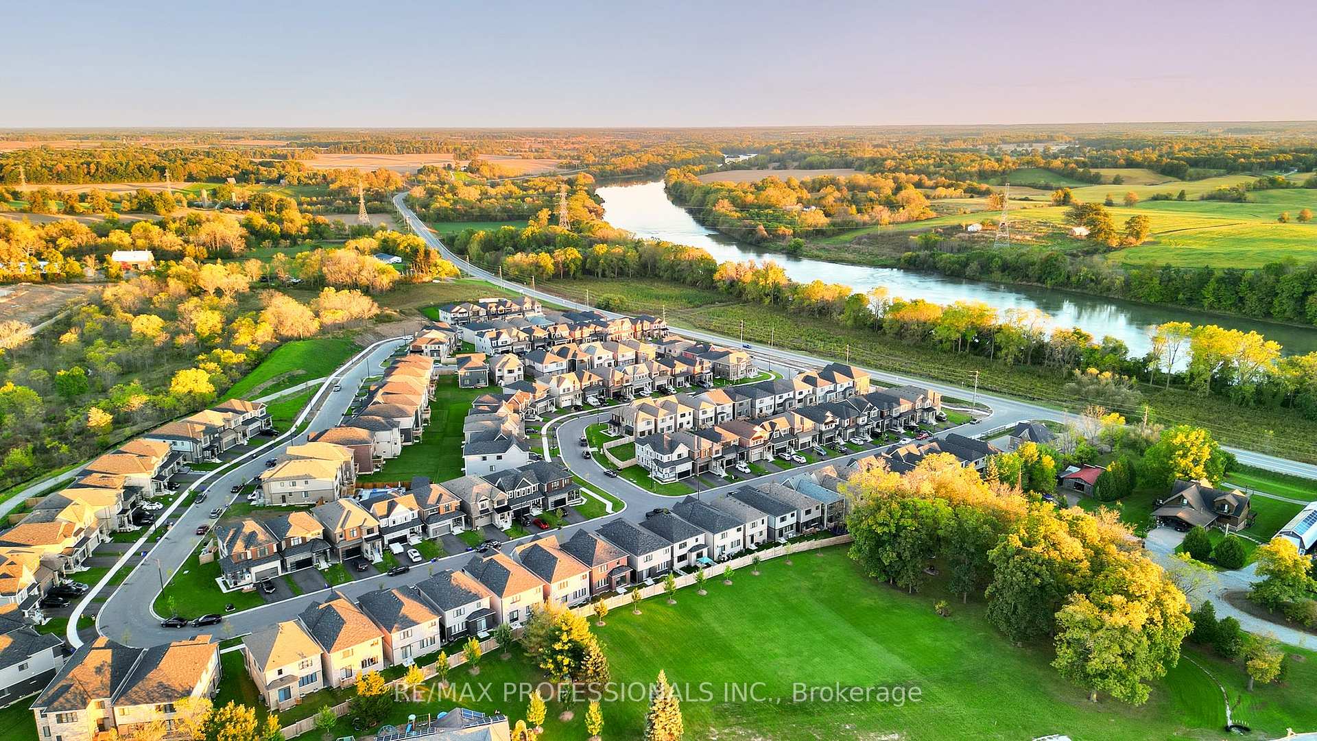 Photo 13 of 17 Santos Drive, Haldimand — HOMEH