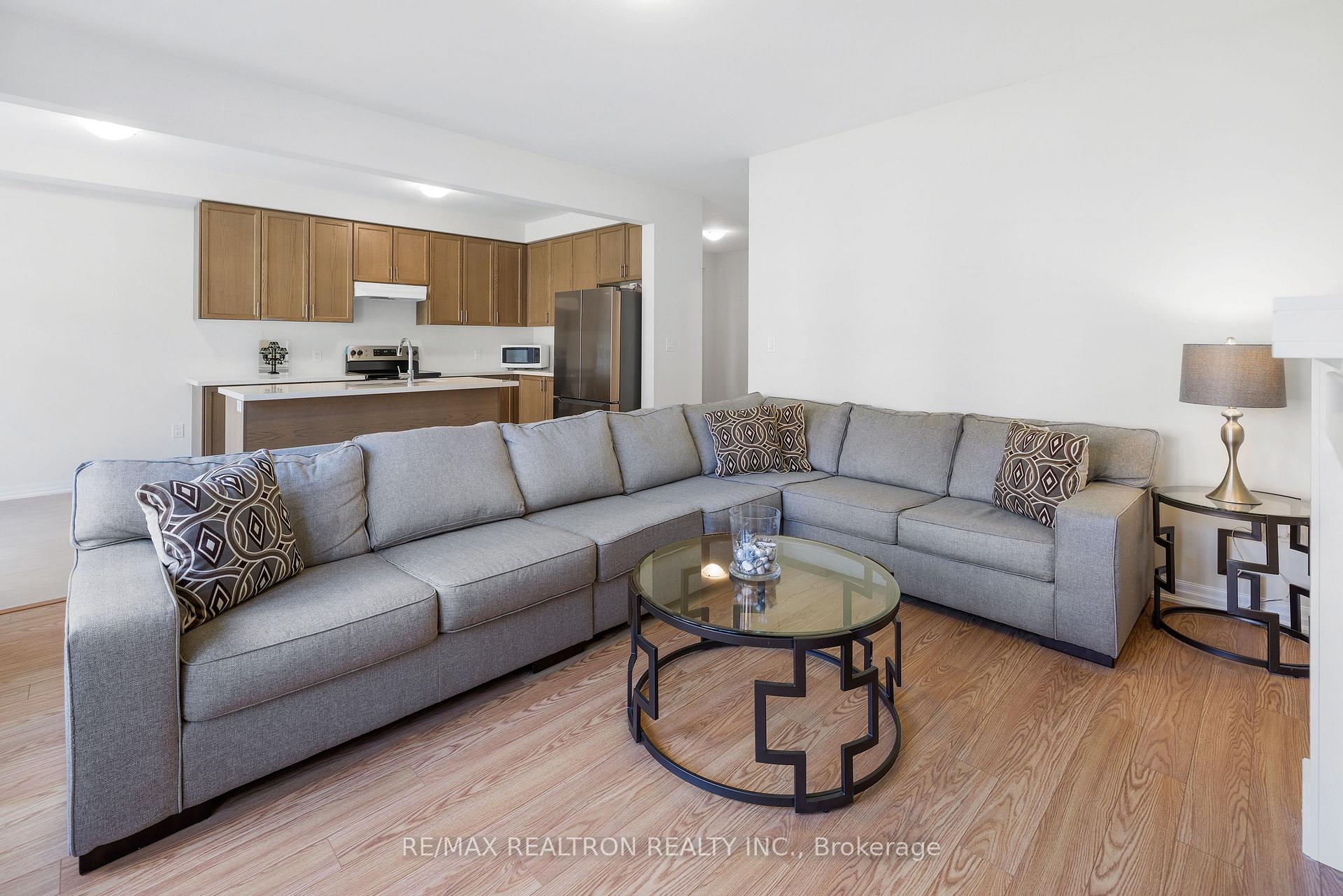 Photo 9 of 18 Northrop Avenue, Clarington, Newcastle — HOMEH