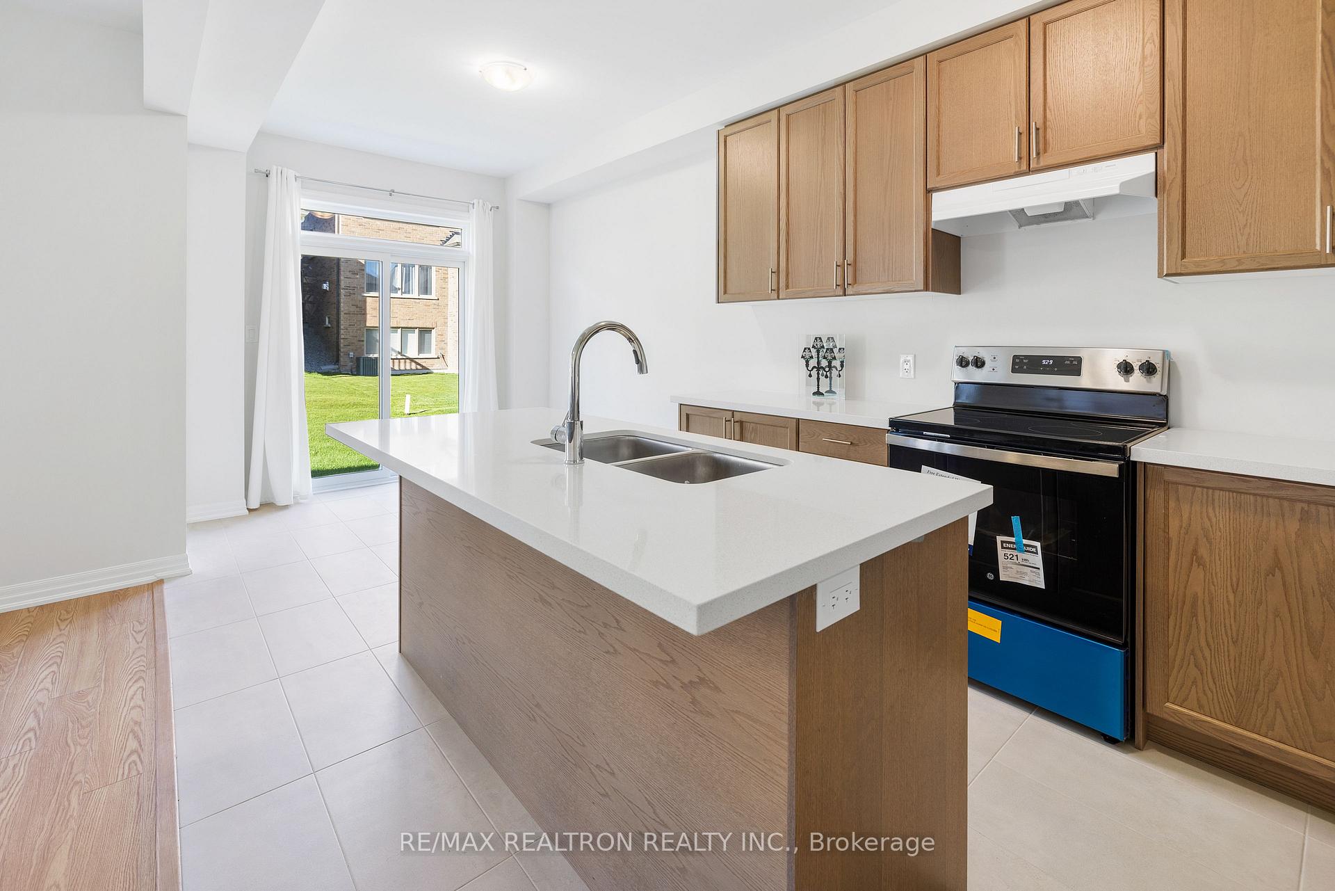 Photo 17 of 18 Northrop Avenue, Clarington, Newcastle — HOMEH