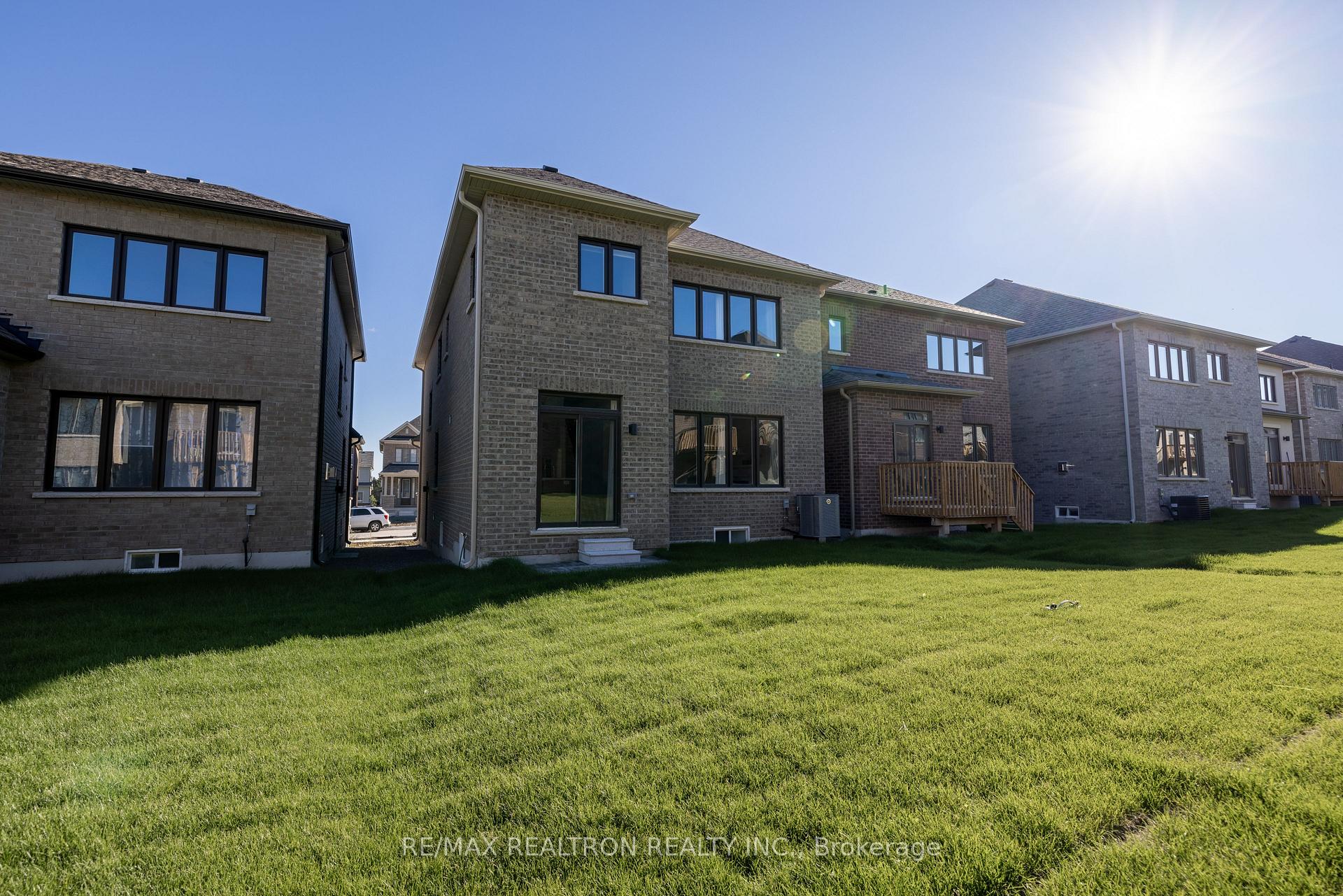 Photo 35 of 18 Northrop Avenue, Clarington, Newcastle — HOMEH