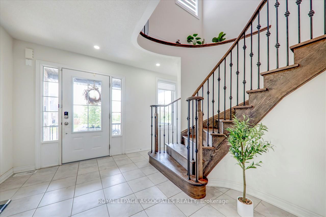 Photo 2 of 72 Auckland Drive E, Whitby, Rolling Acres — HOMEH
