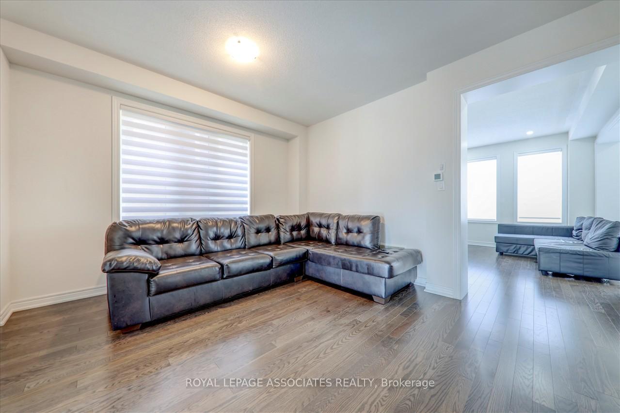 Photo 9 of 72 Auckland Drive E, Whitby, Rolling Acres — HOMEH