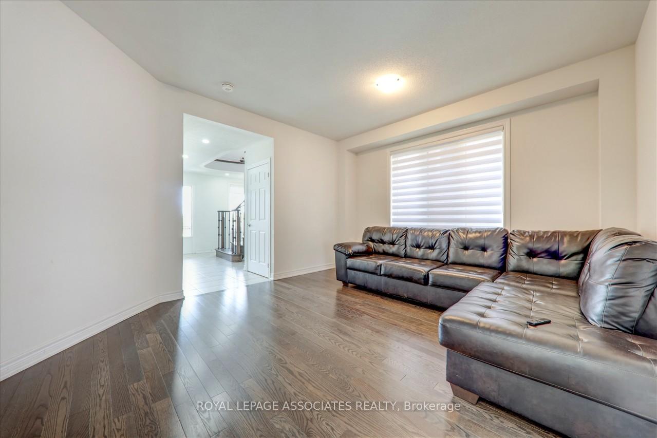 Photo 8 of 72 Auckland Drive E, Whitby, Rolling Acres — HOMEH