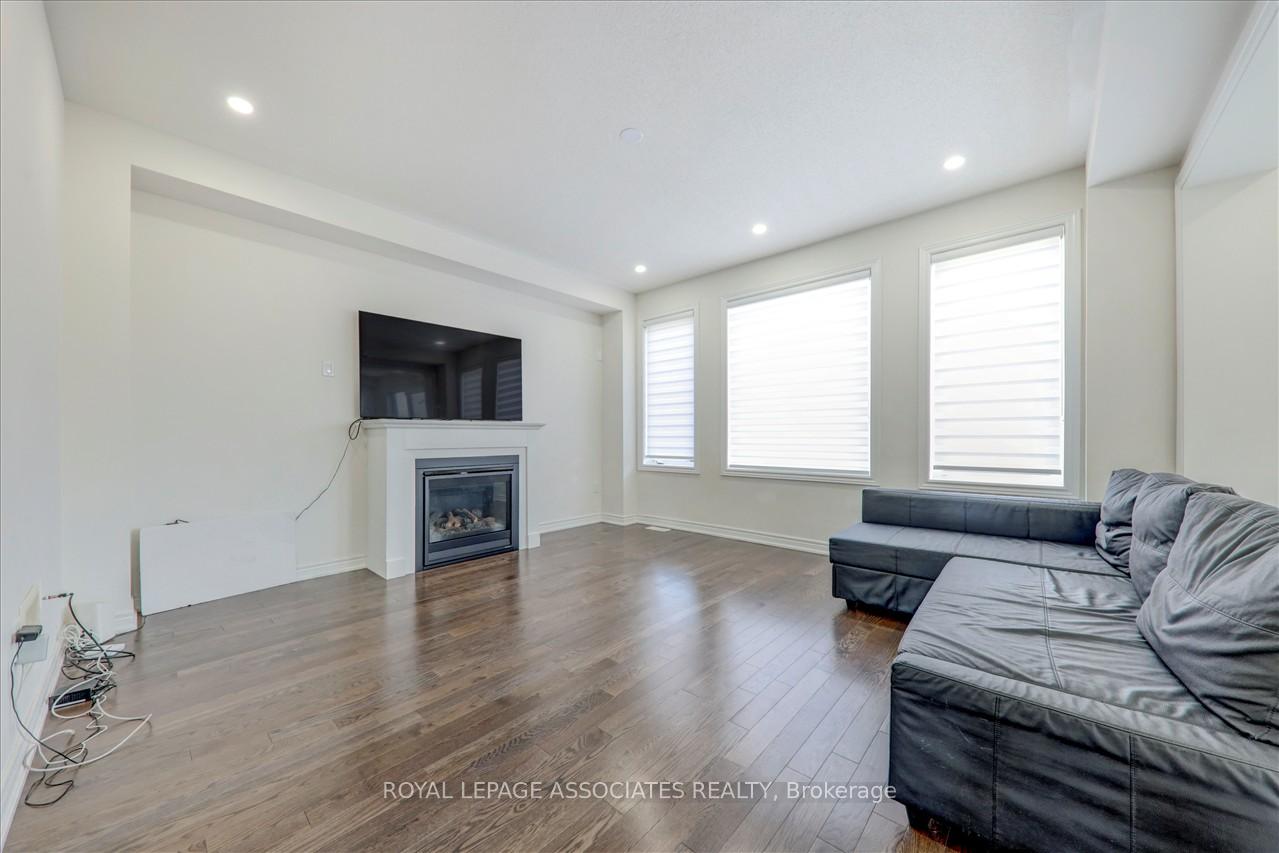 Photo 14 of 72 Auckland Drive E, Whitby, Rolling Acres — HOMEH