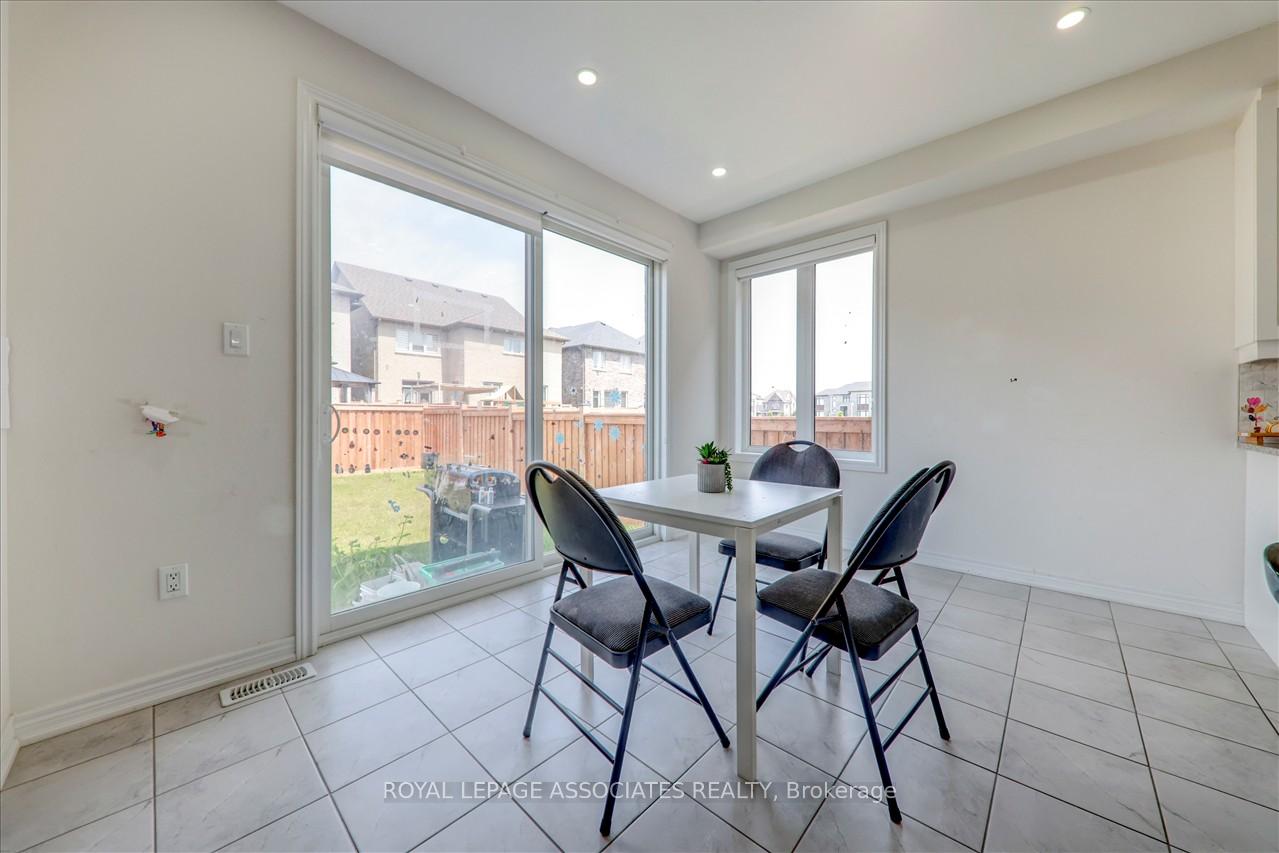 Photo 11 of 72 Auckland Drive E, Whitby, Rolling Acres — HOMEH