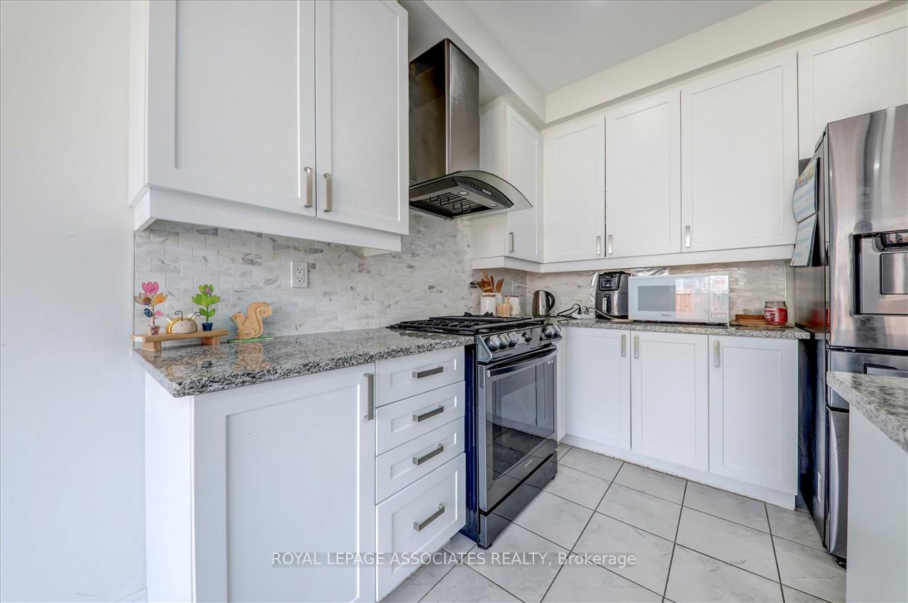 Photo 19 of 72 Auckland Drive E, Whitby, Rolling Acres — HOMEH