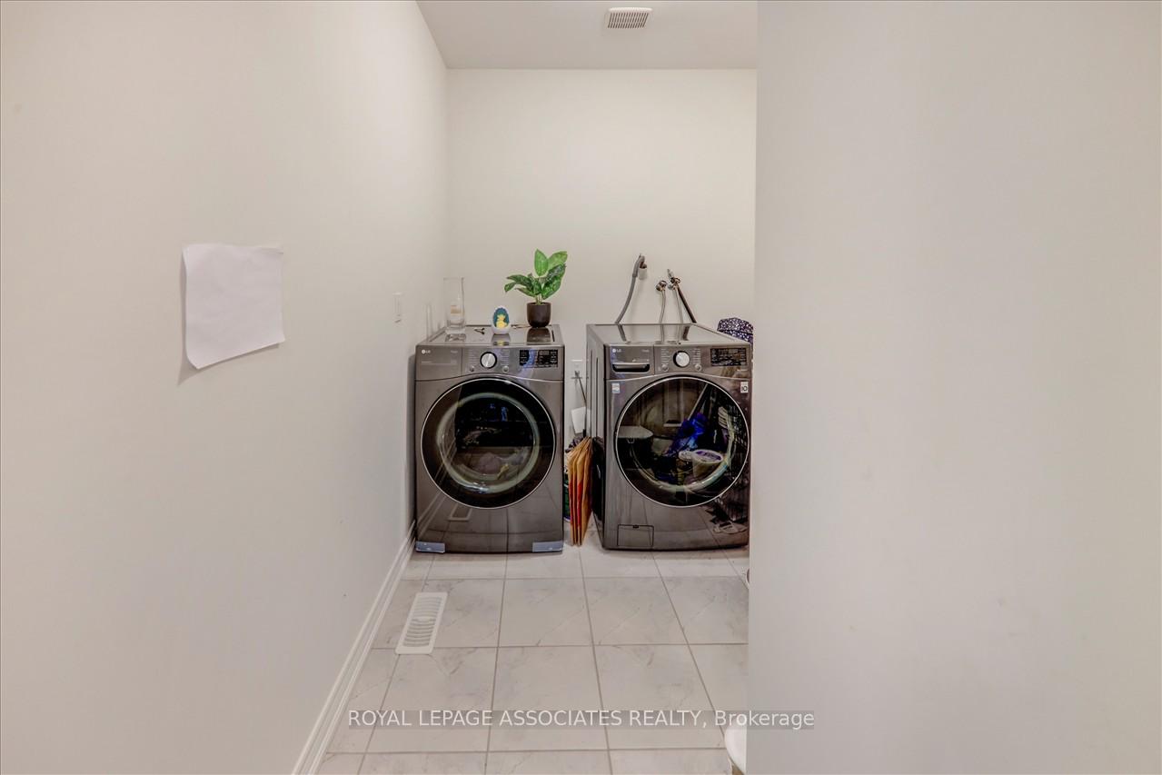 Photo 20 of 72 Auckland Drive E, Whitby, Rolling Acres — HOMEH