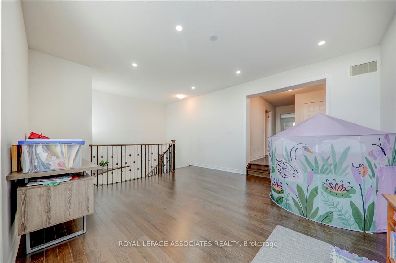 Photo 30 of 72 Auckland Drive E, Whitby, Rolling Acres — HOMEH