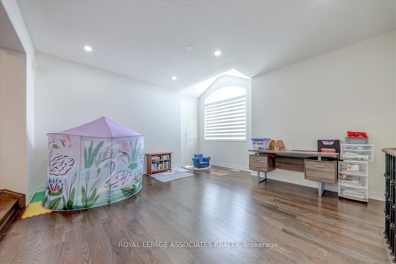 Photo 23 of 72 Auckland Drive E, Whitby, Rolling Acres — HOMEH
