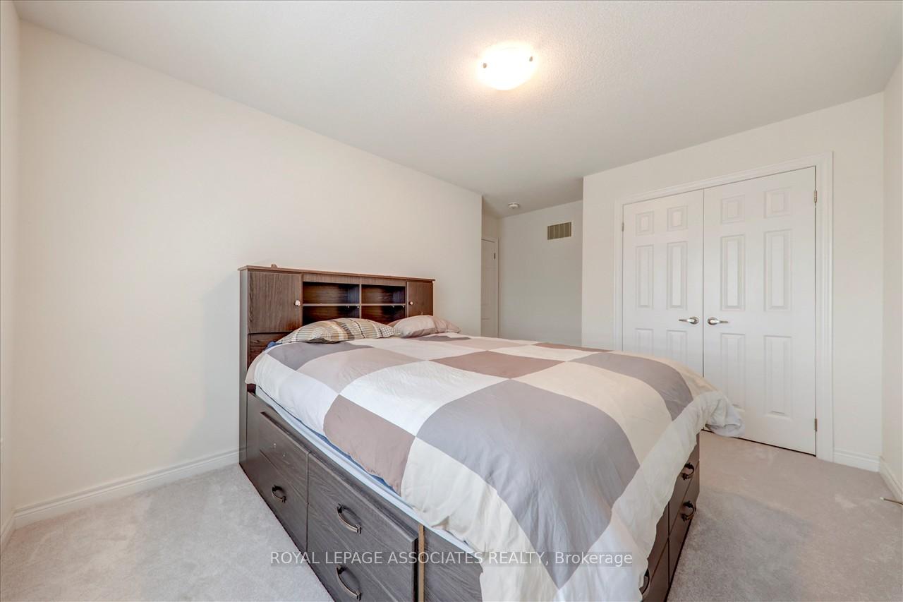 Photo 10 of 72 Auckland Drive E, Whitby, Rolling Acres — HOMEH