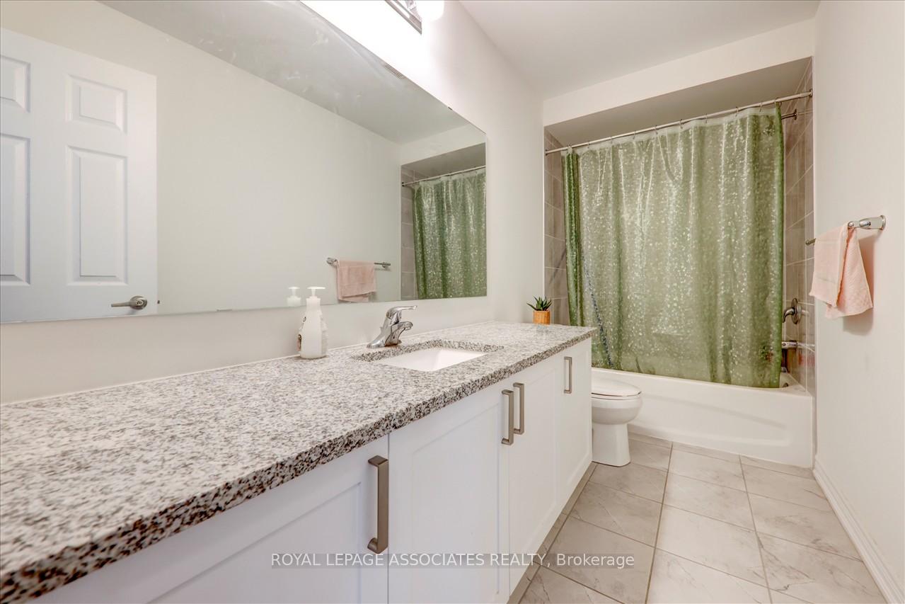 Photo 28 of 72 Auckland Drive E, Whitby, Rolling Acres — HOMEH