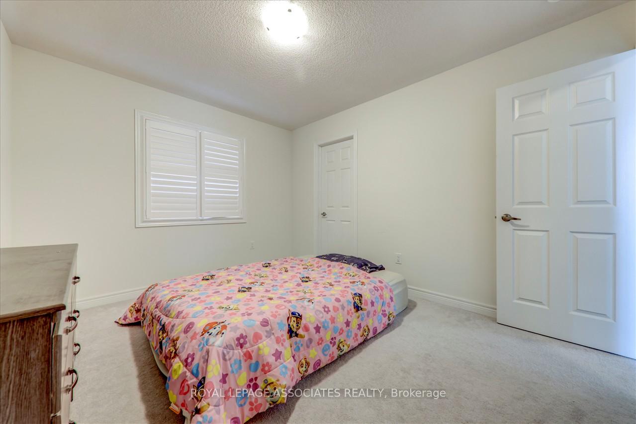 Photo 15 of 72 Auckland Drive E, Whitby, Rolling Acres — HOMEH