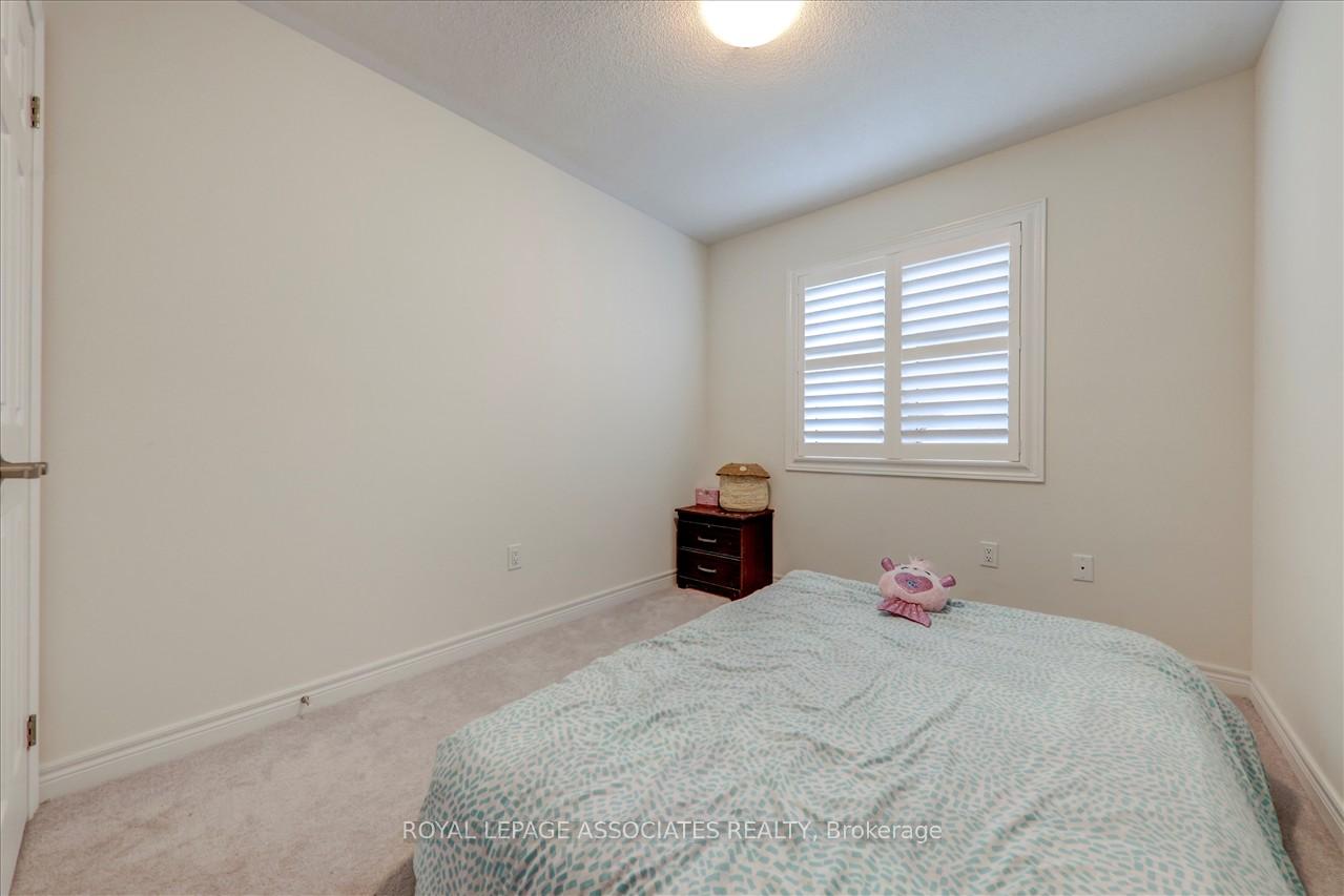 Photo 16 of 72 Auckland Drive E, Whitby, Rolling Acres — HOMEH