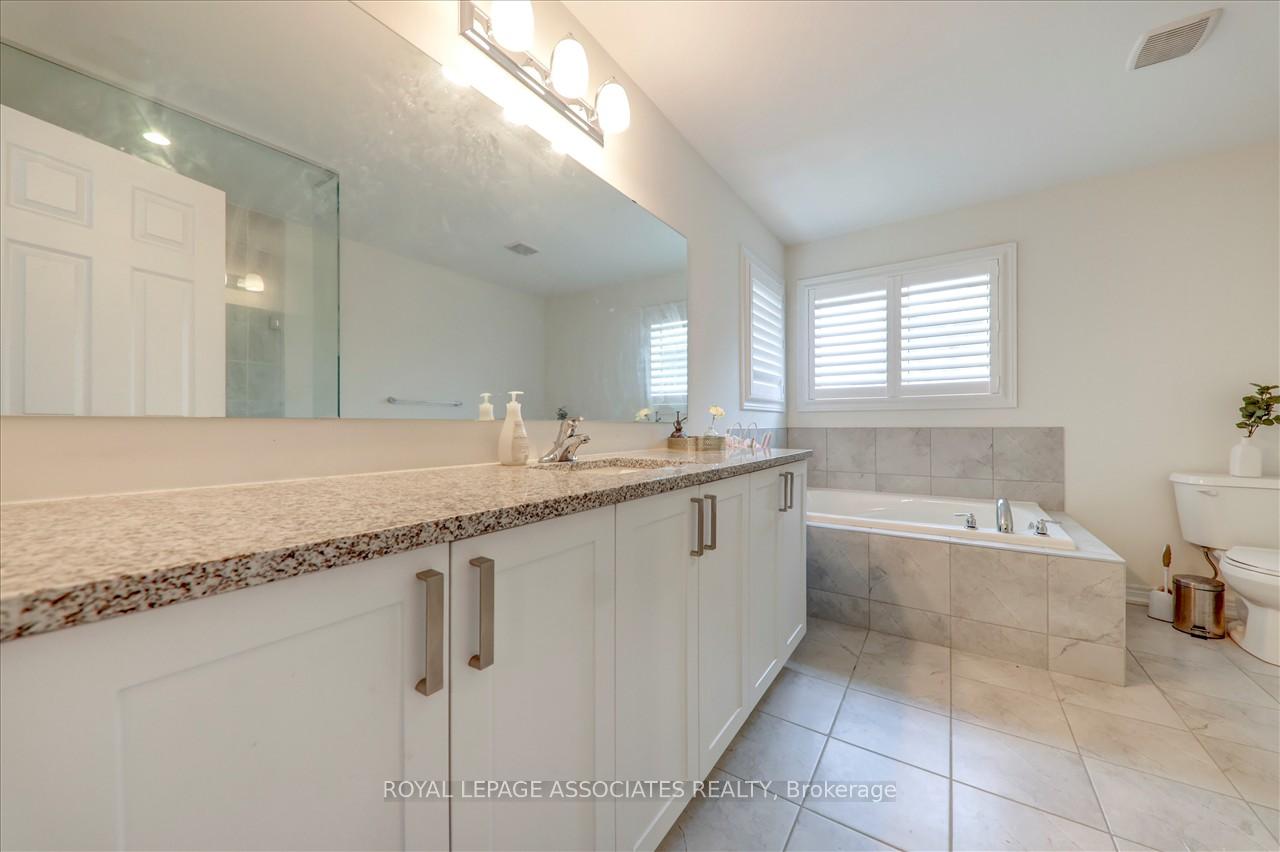 Photo 24 of 72 Auckland Drive E, Whitby, Rolling Acres — HOMEH