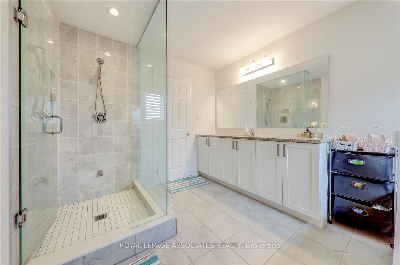 Photo 31 of 72 Auckland Drive E, Whitby, Rolling Acres — HOMEH