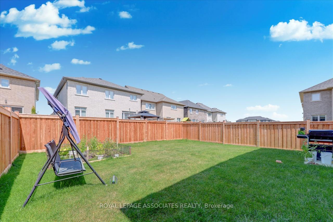 Photo 33 of 72 Auckland Drive E, Whitby, Rolling Acres — HOMEH
