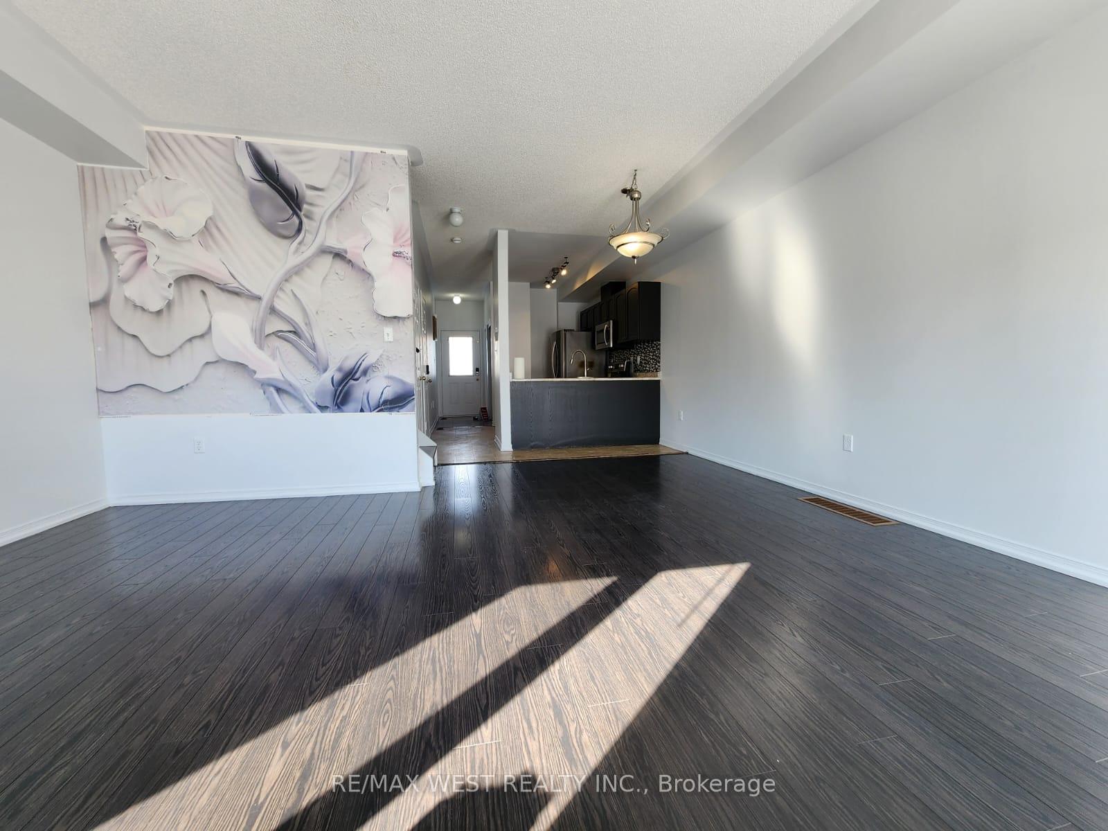 Photo 4 of Unit 49, 175 Stanley Street, Barrie, East Bayfield — HOMEH