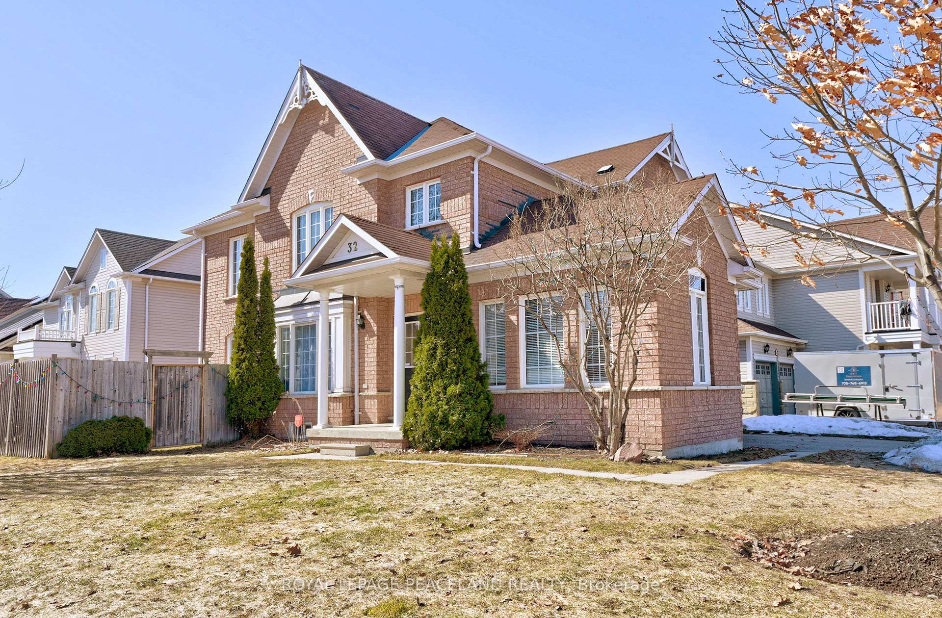 Photo 2 of 32 Counsellor Terrace, Barrie, Innis-Shore — HOMEH