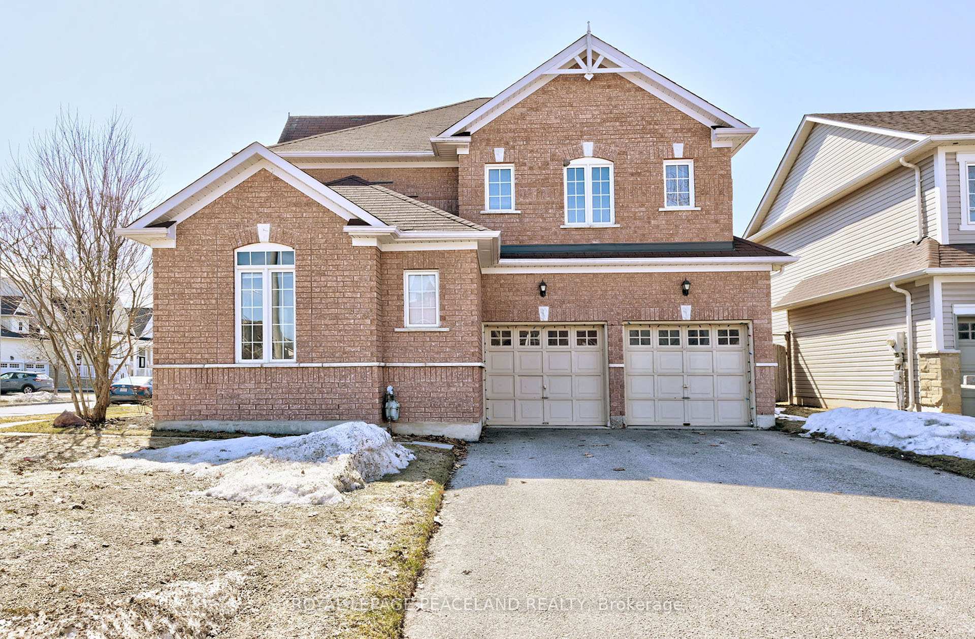 Photo 3 of 32 Counsellor Terrace, Barrie, Innis-Shore — HOMEH