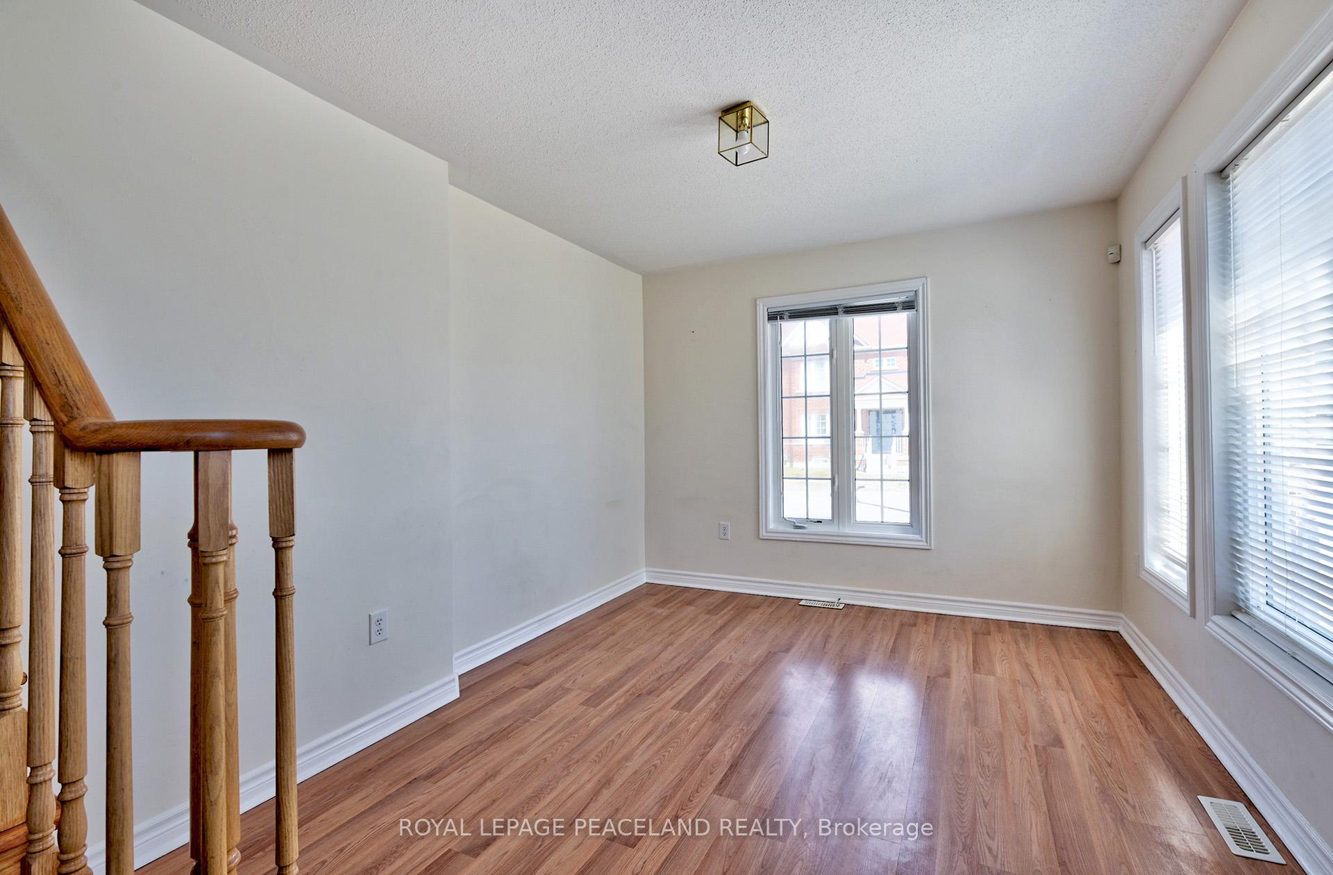 Photo 6 of 32 Counsellor Terrace, Barrie, Innis-Shore — HOMEH