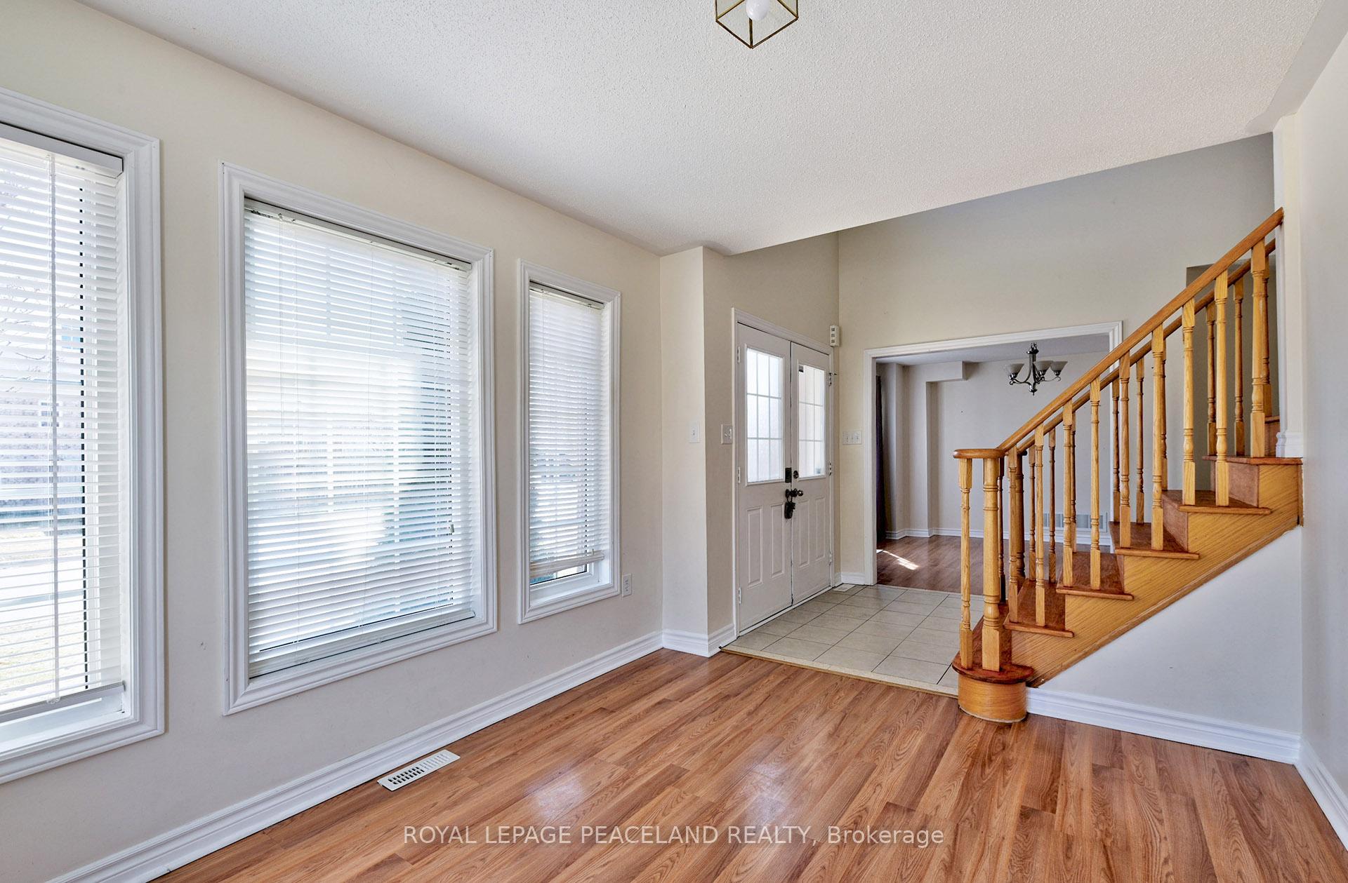 Photo 8 of 32 Counsellor Terrace, Barrie, Innis-Shore — HOMEH
