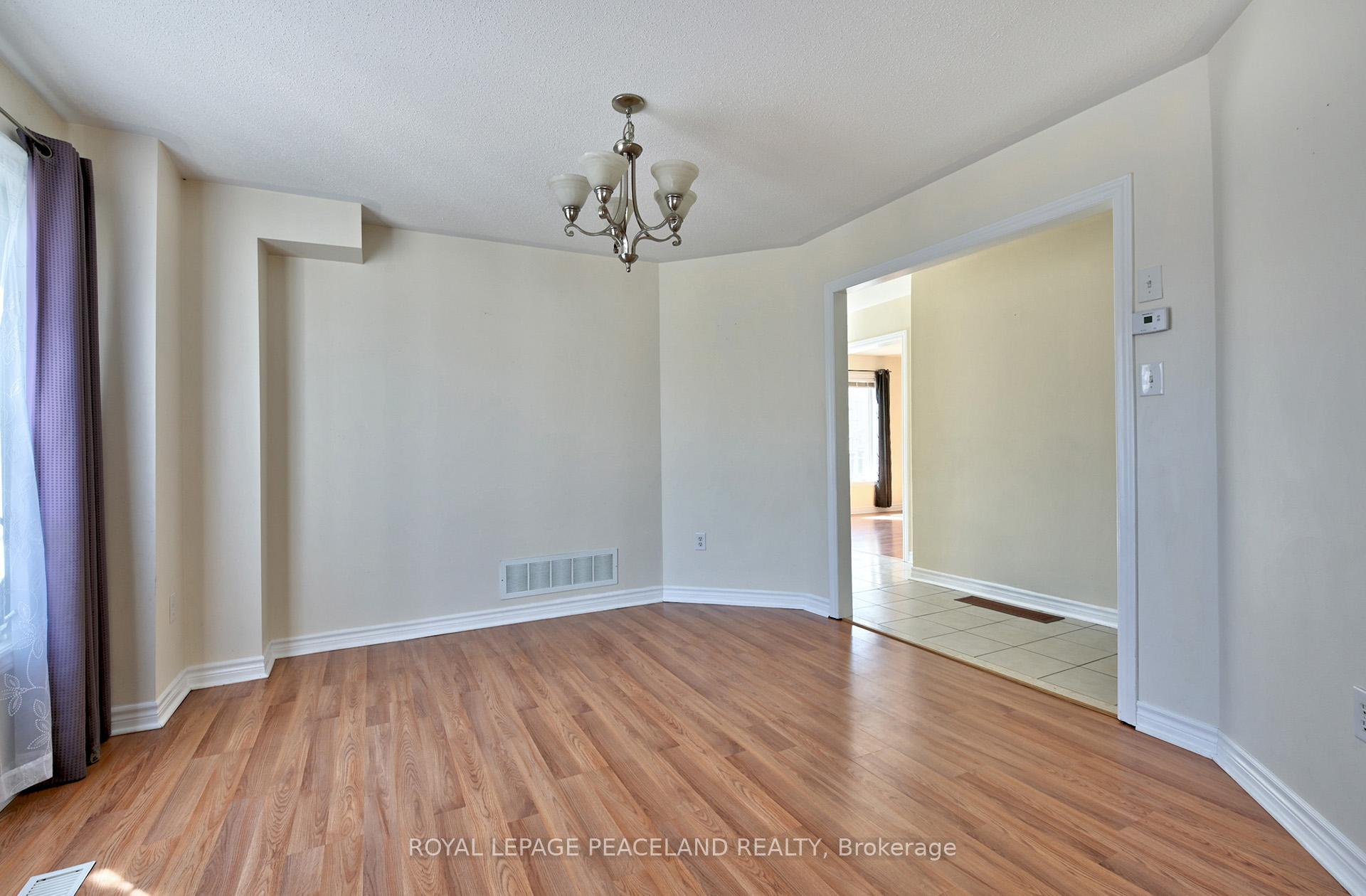 Photo 9 of 32 Counsellor Terrace, Barrie, Innis-Shore — HOMEH