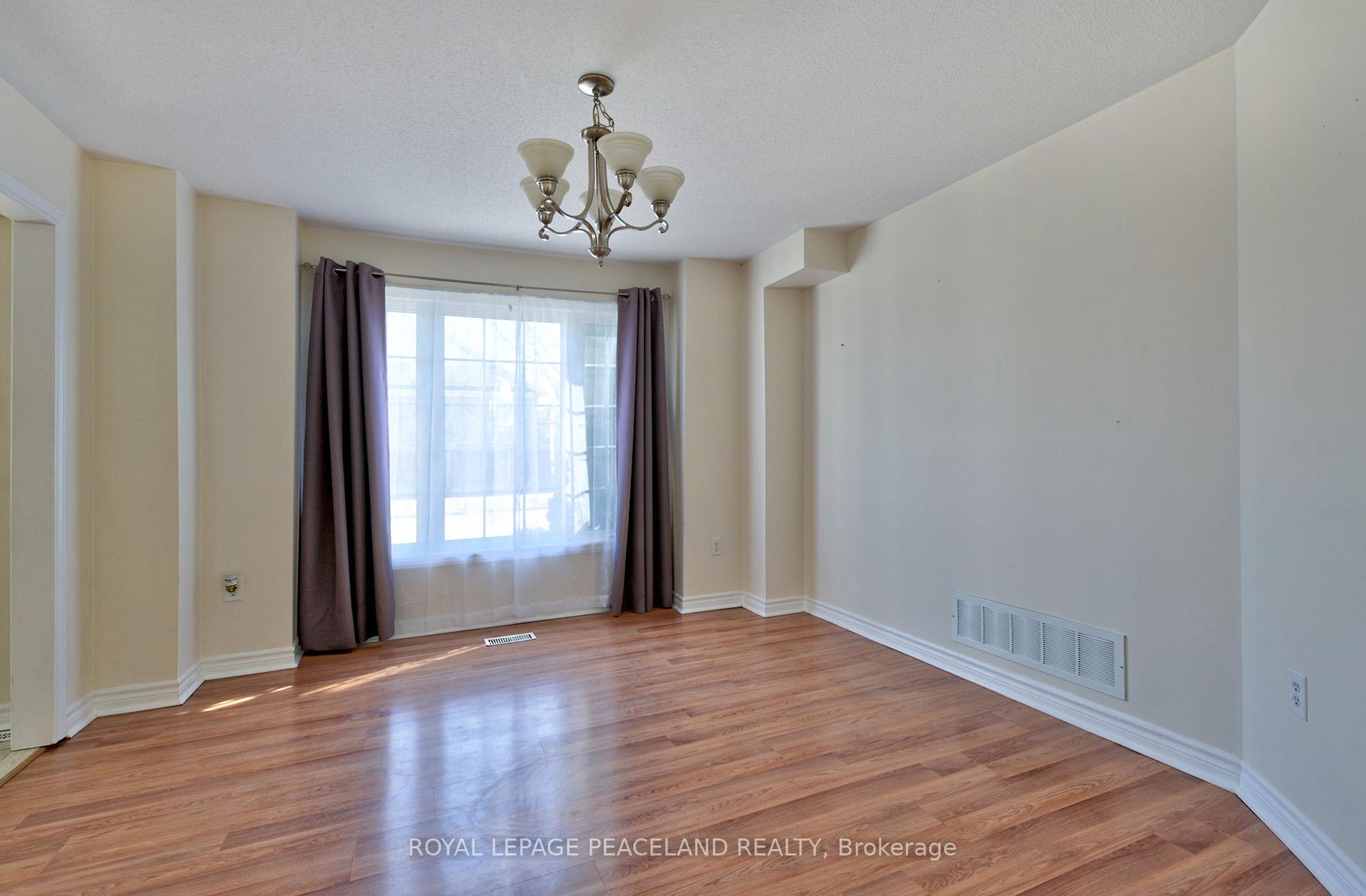 Photo 10 of 32 Counsellor Terrace, Barrie, Innis-Shore — HOMEH