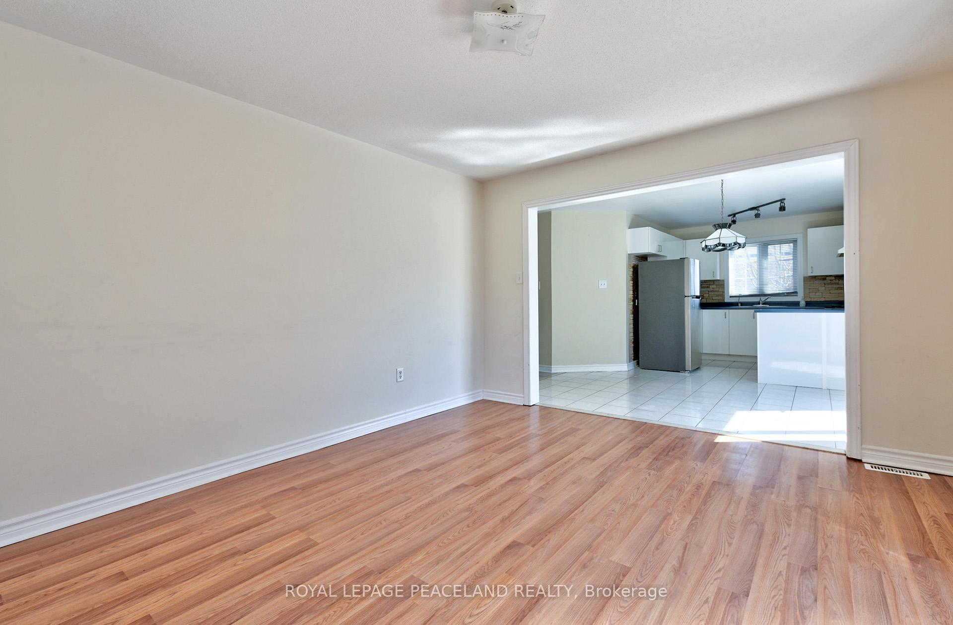 Photo 15 of 32 Counsellor Terrace, Barrie, Innis-Shore — HOMEH