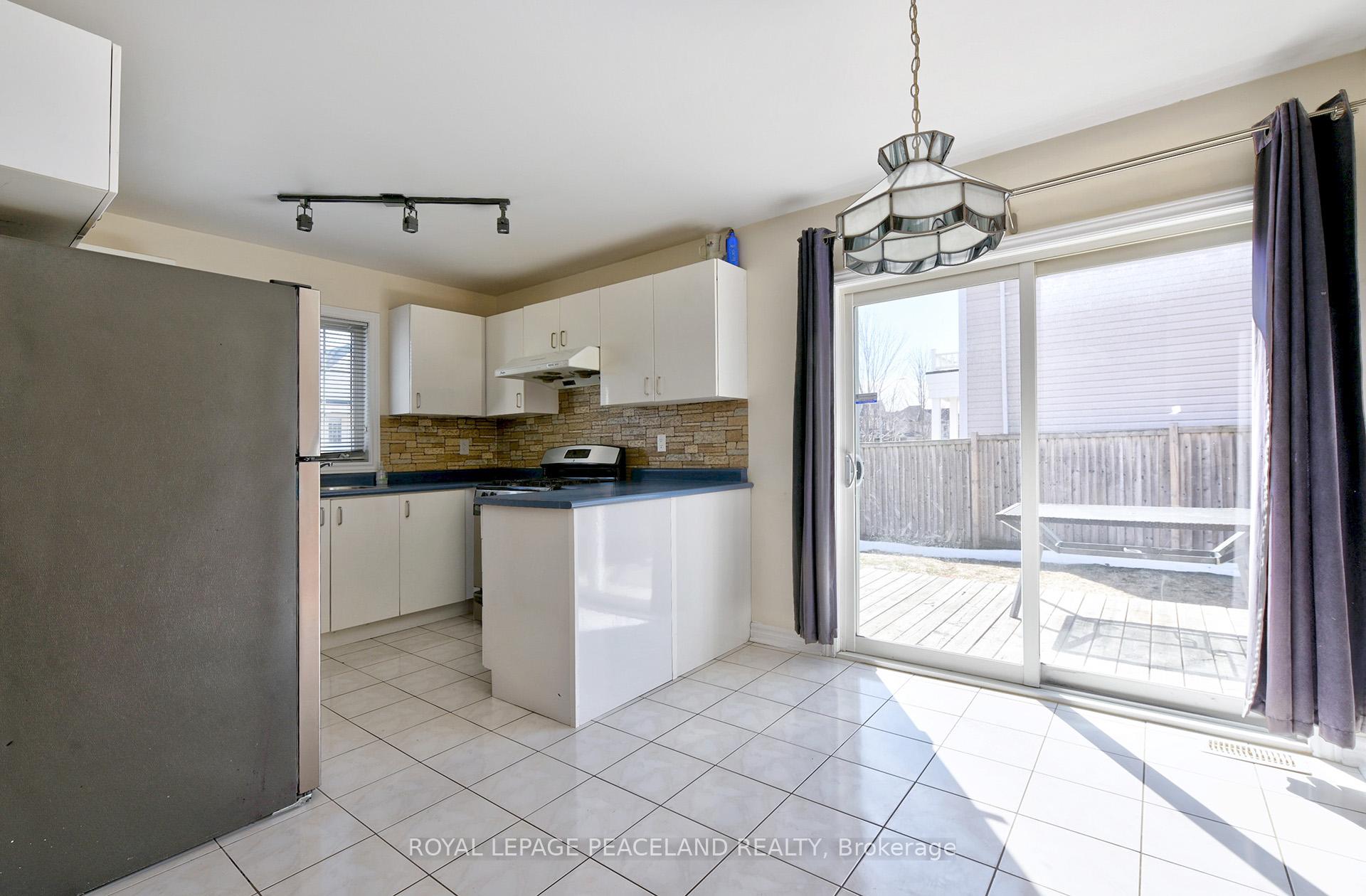 Photo 16 of 32 Counsellor Terrace, Barrie, Innis-Shore — HOMEH