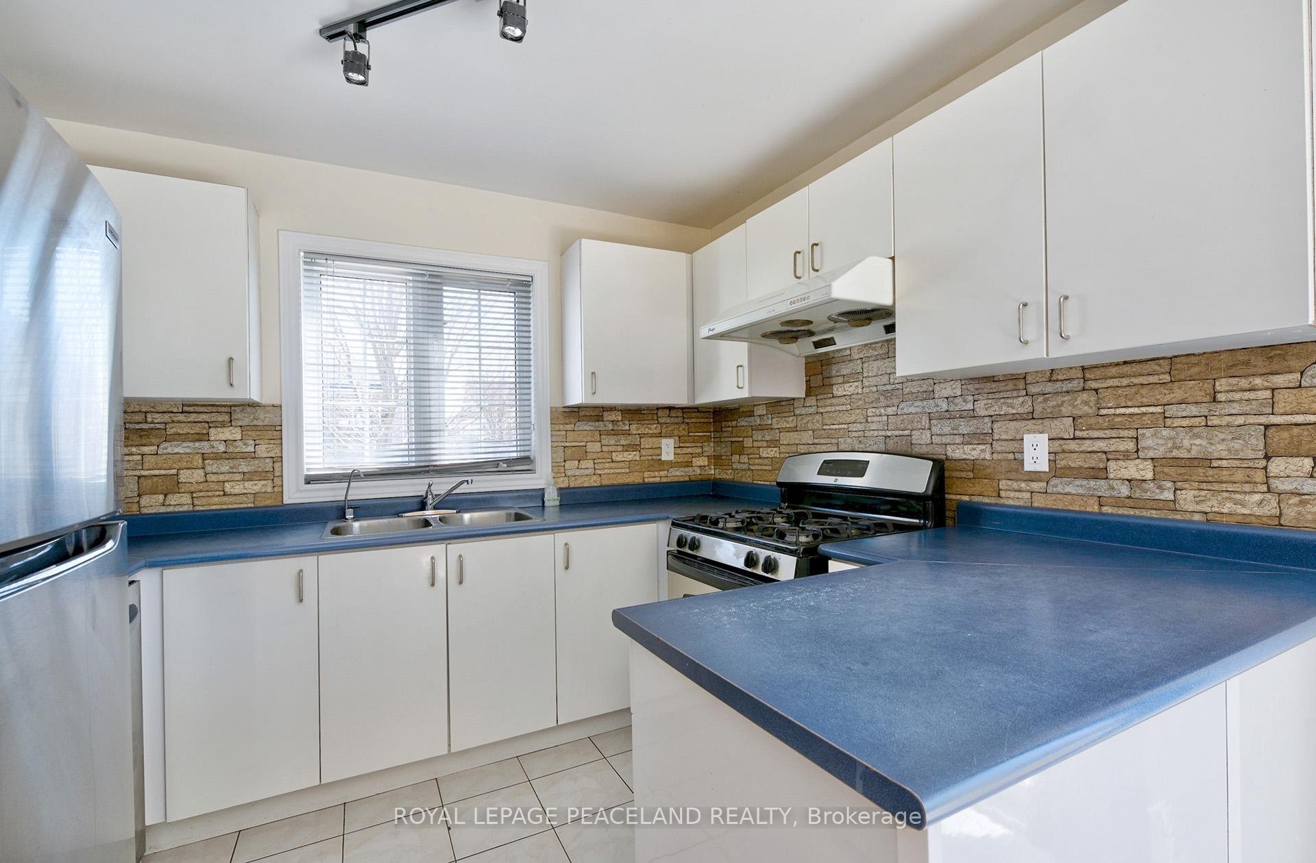 Photo 19 of 32 Counsellor Terrace, Barrie, Innis-Shore — HOMEH