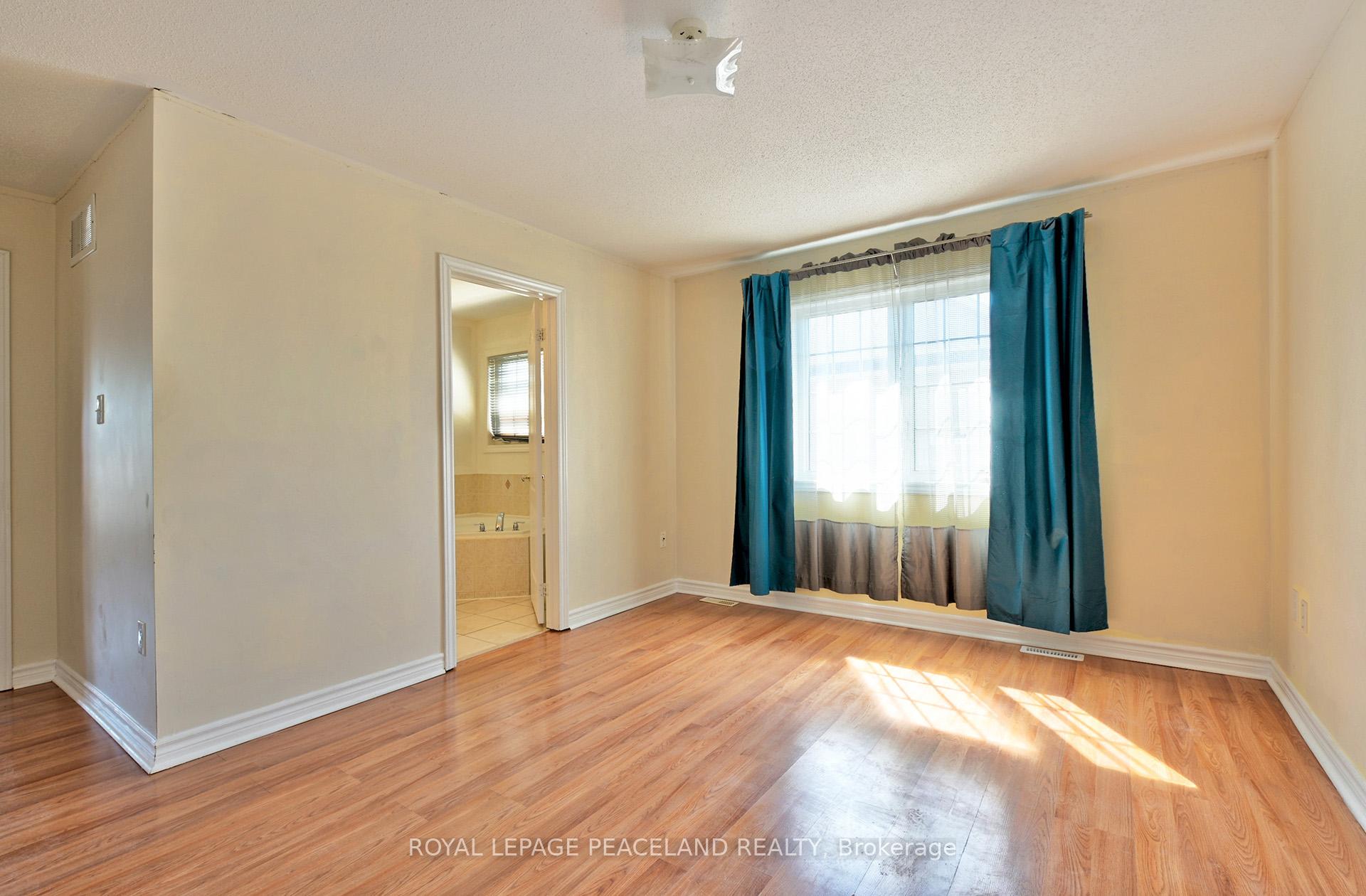 Photo 23 of 32 Counsellor Terrace, Barrie, Innis-Shore — HOMEH