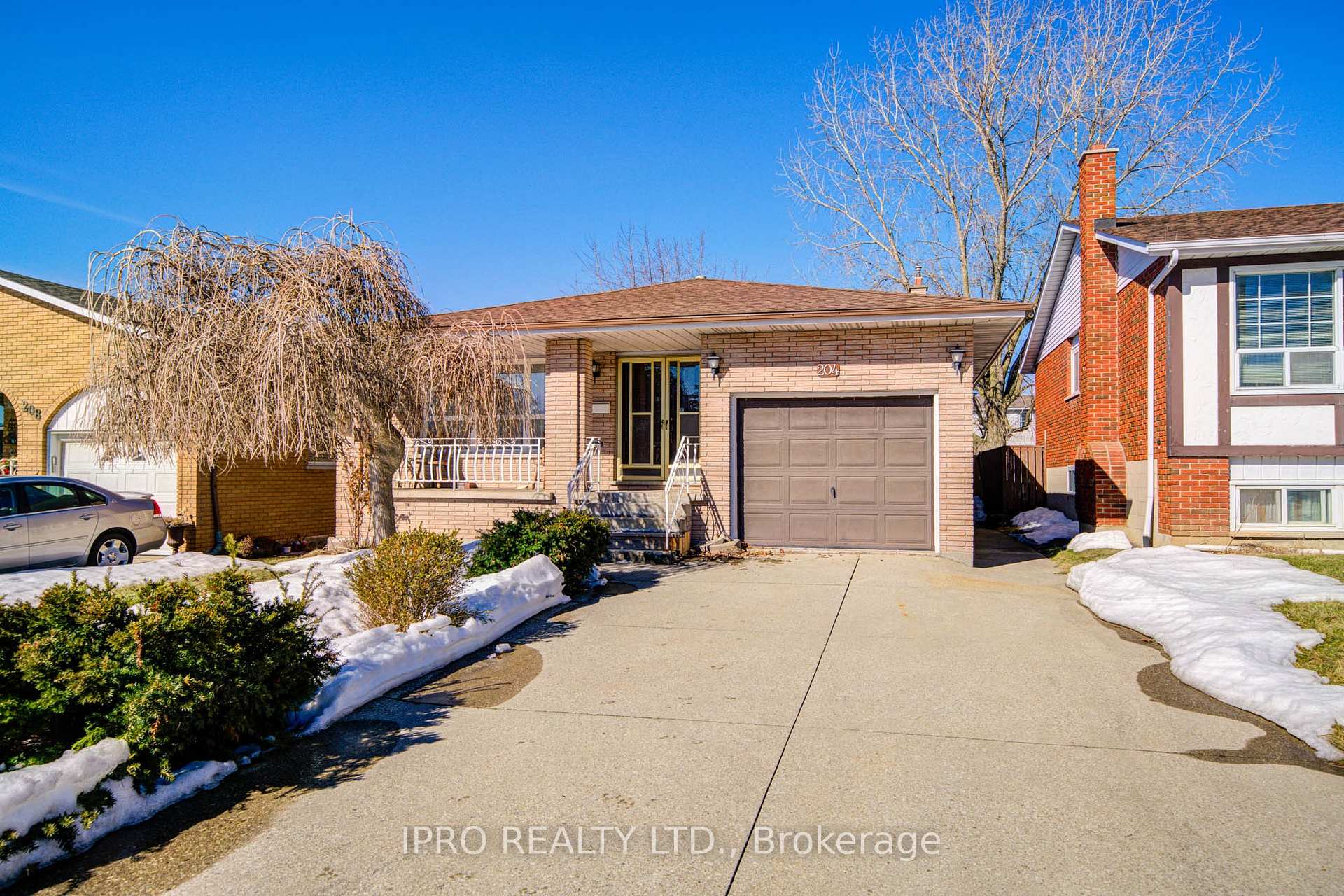 Photo 1 of Unit MAIN, 204 Darlington Drive, Hamilton, Gilbert — HOMEH