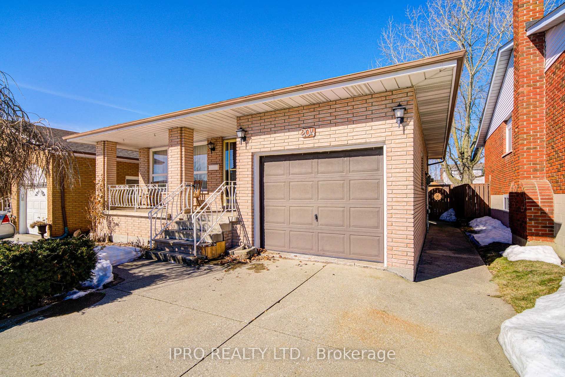 Photo 6 of Unit MAIN, 204 Darlington Drive, Hamilton, Gilbert — HOMEH