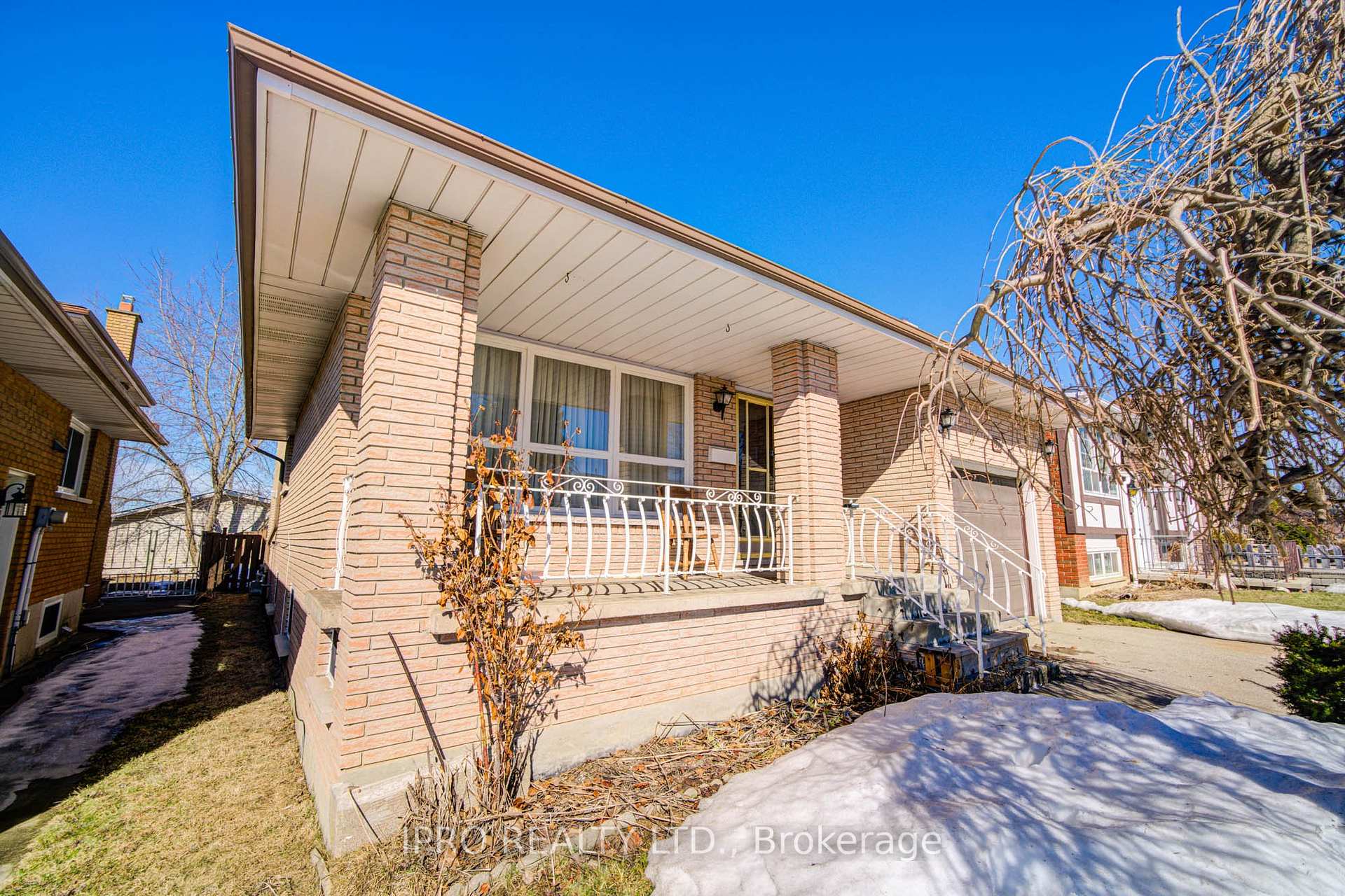 Photo 2 of Unit MAIN, 204 Darlington Drive, Hamilton, Gilbert — HOMEH