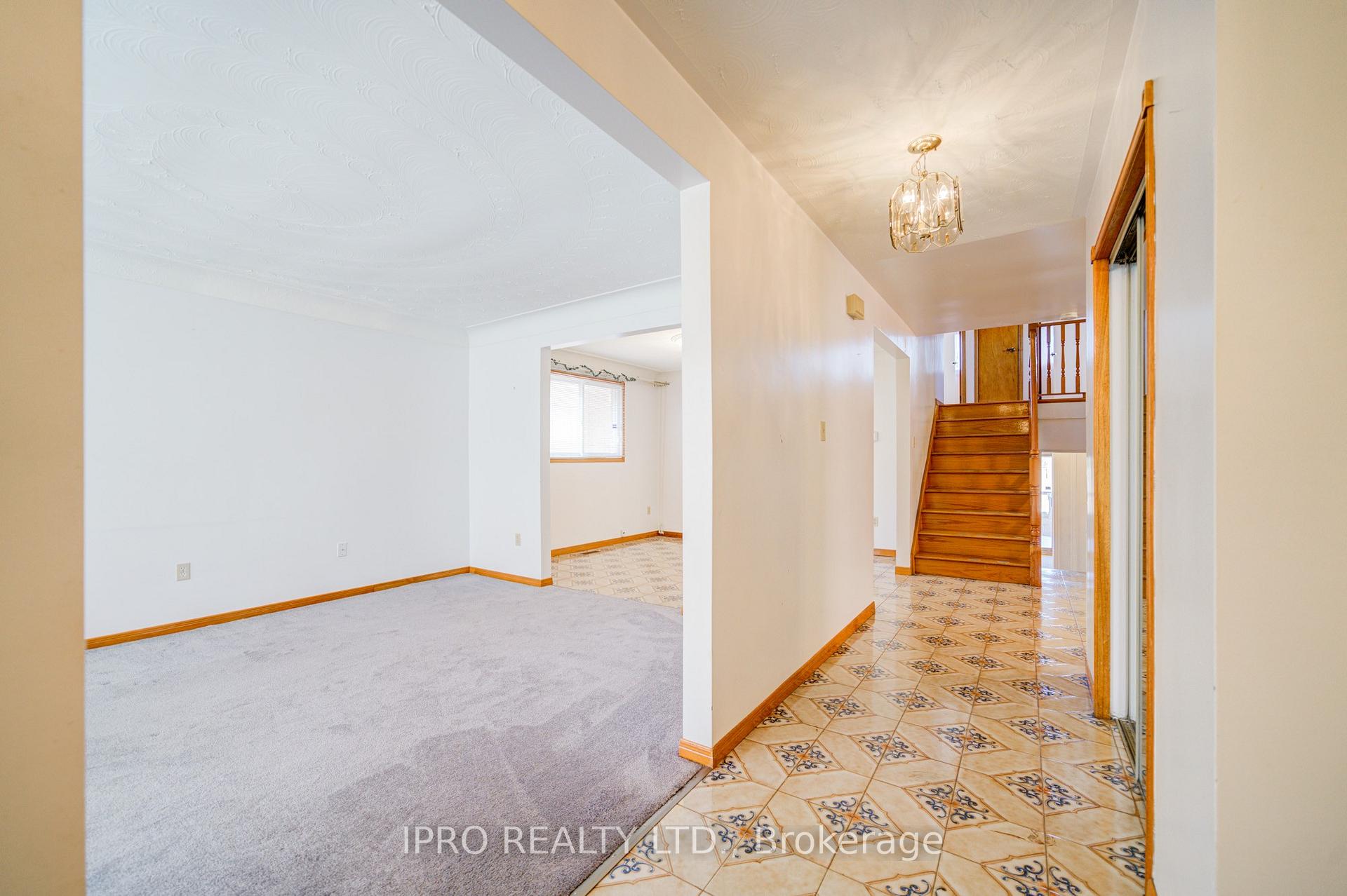 Photo 4 of Unit MAIN, 204 Darlington Drive, Hamilton, Gilbert — HOMEH