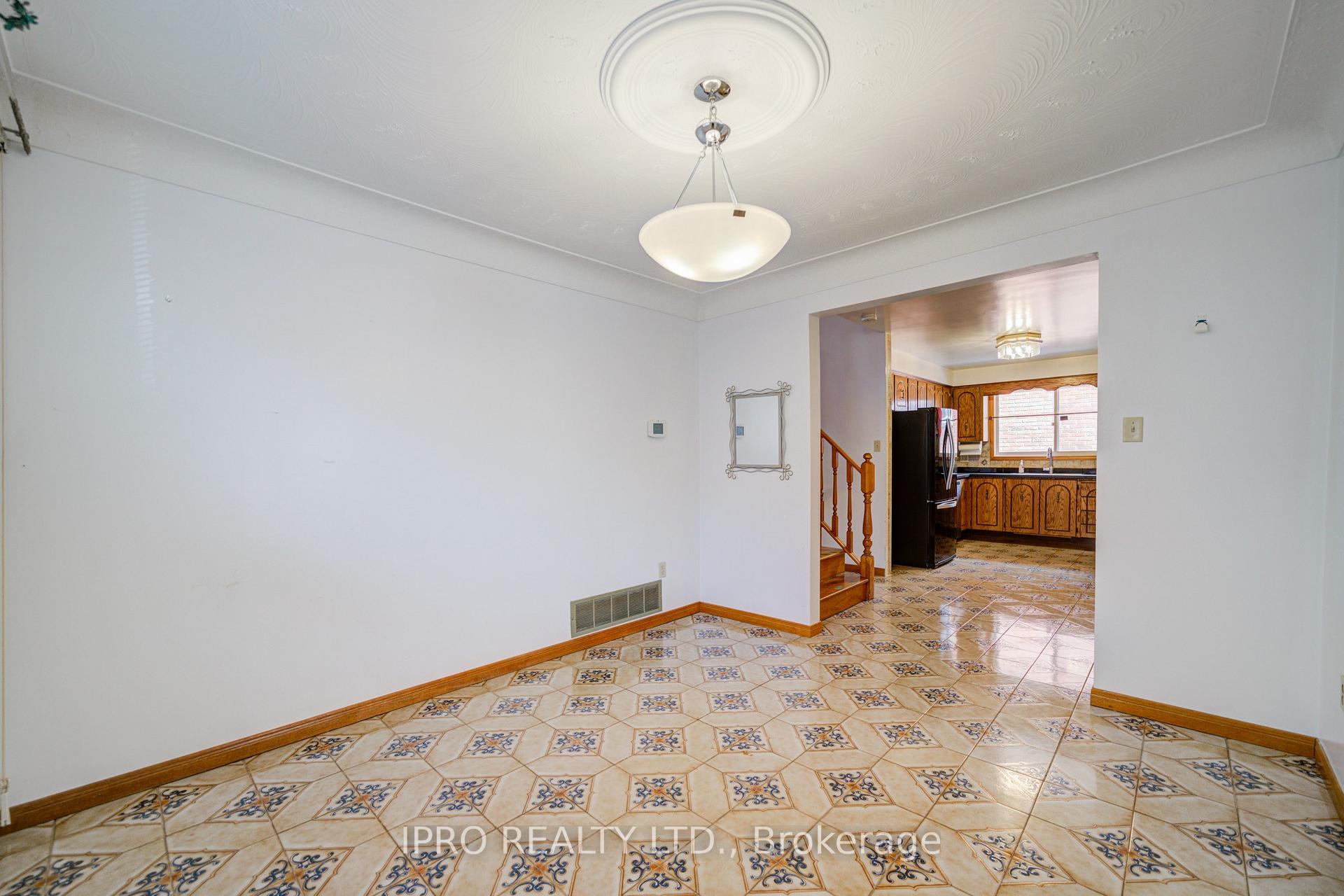 Photo 7 of Unit MAIN, 204 Darlington Drive, Hamilton, Gilbert — HOMEH