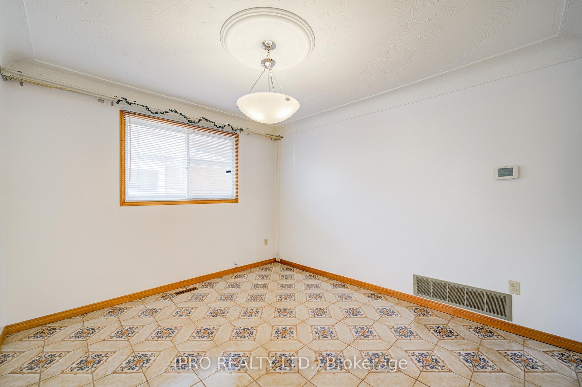 Photo 14 of Unit MAIN, 204 Darlington Drive, Hamilton, Gilbert — HOMEH
