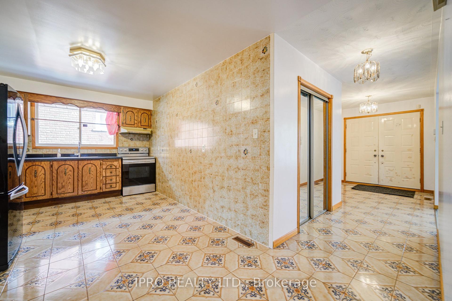 Photo 13 of Unit MAIN, 204 Darlington Drive, Hamilton, Gilbert — HOMEH