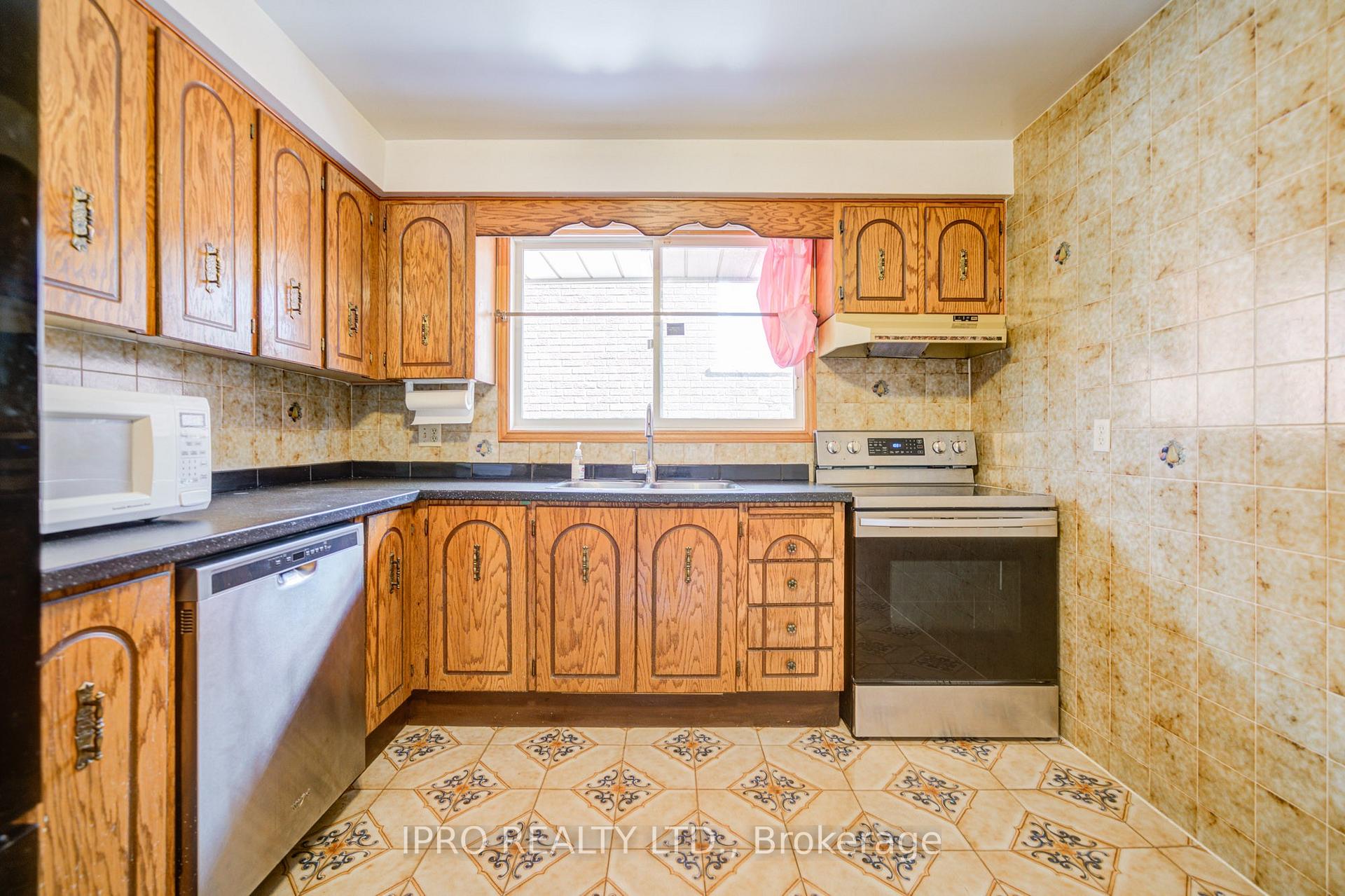 Photo 17 of Unit MAIN, 204 Darlington Drive, Hamilton, Gilbert — HOMEH