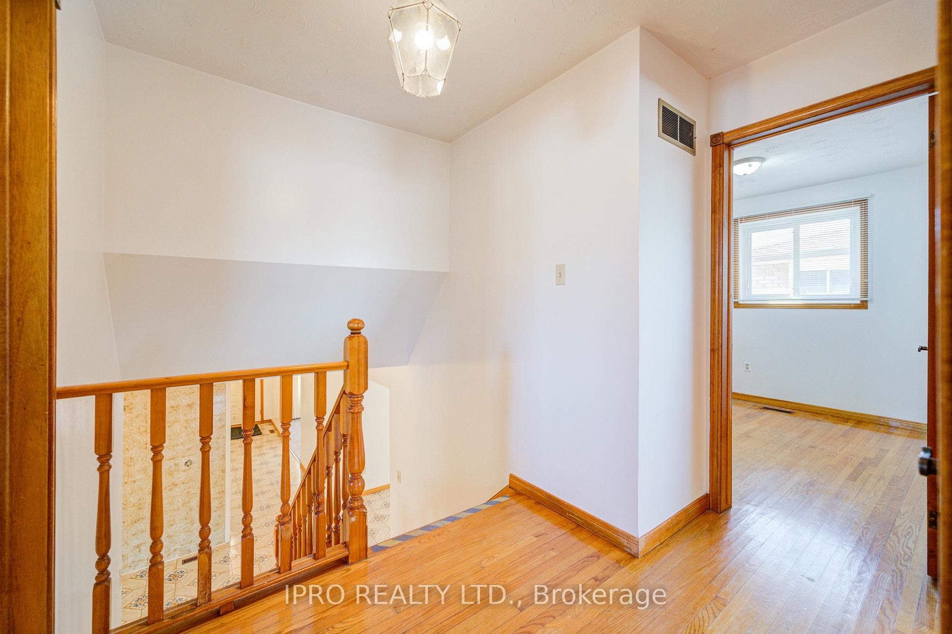 Photo 21 of Unit MAIN, 204 Darlington Drive, Hamilton, Gilbert — HOMEH